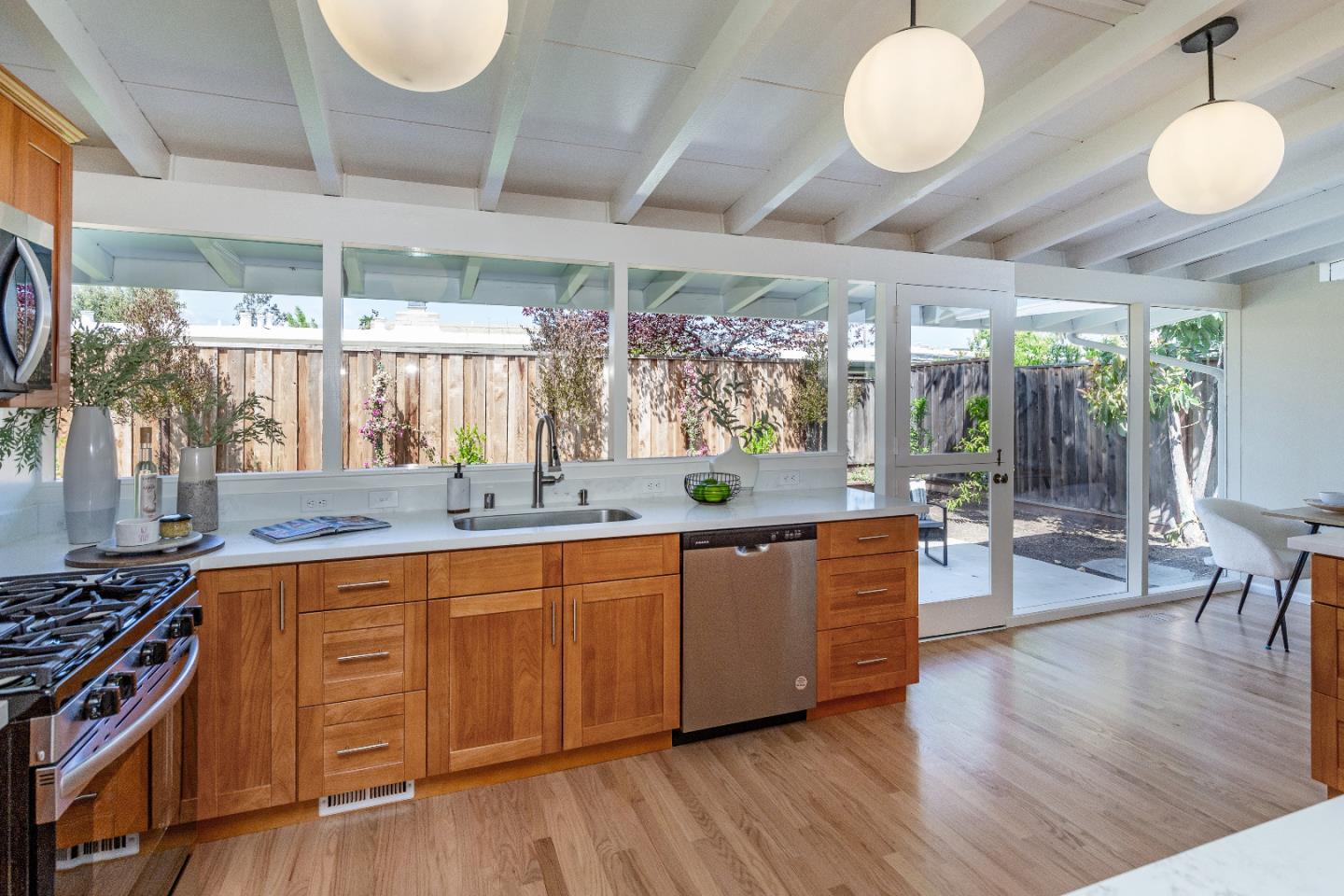 Detail Gallery Image 6 of 20 For 370 Drake Ct, Santa Clara,  CA 95051 - 3 Beds | 2 Baths