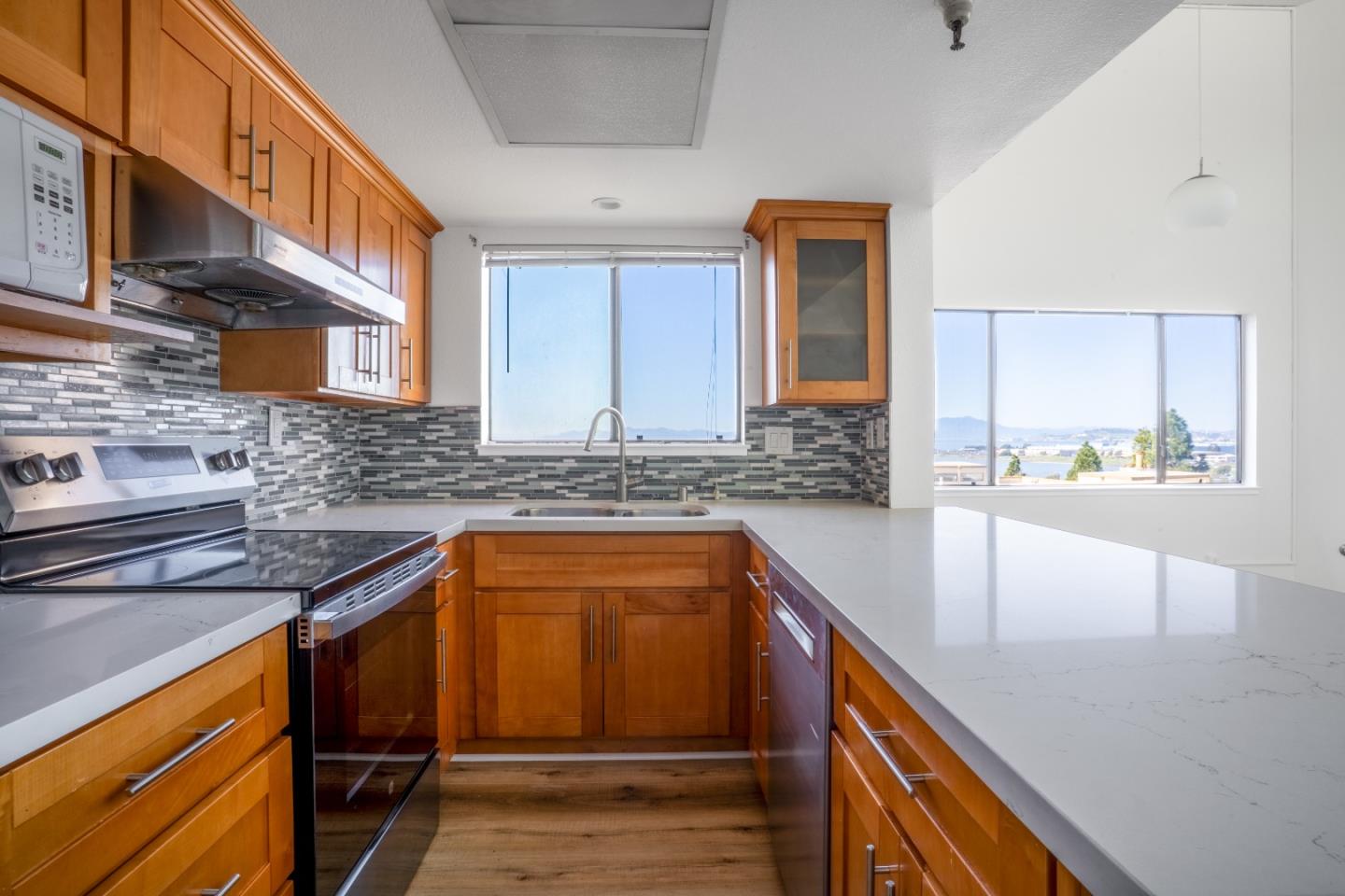 Detail Gallery Image 12 of 28 For 545 Pierce St #3301,  Albany,  CA 94706 - 2 Beds | 2 Baths