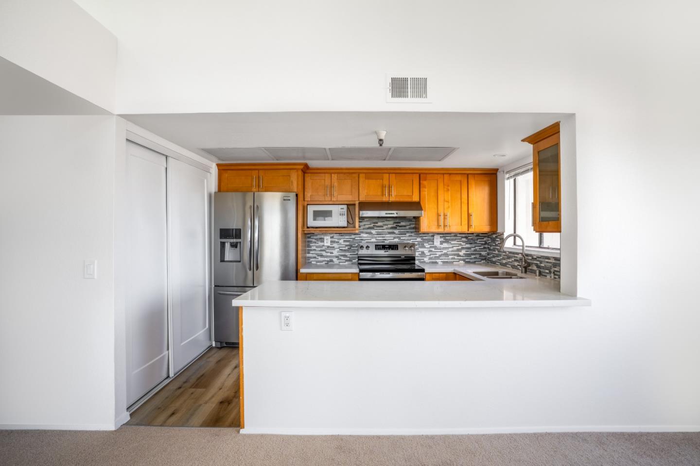 Detail Gallery Image 8 of 28 For 545 Pierce St #3301,  Albany,  CA 94706 - 2 Beds | 2 Baths