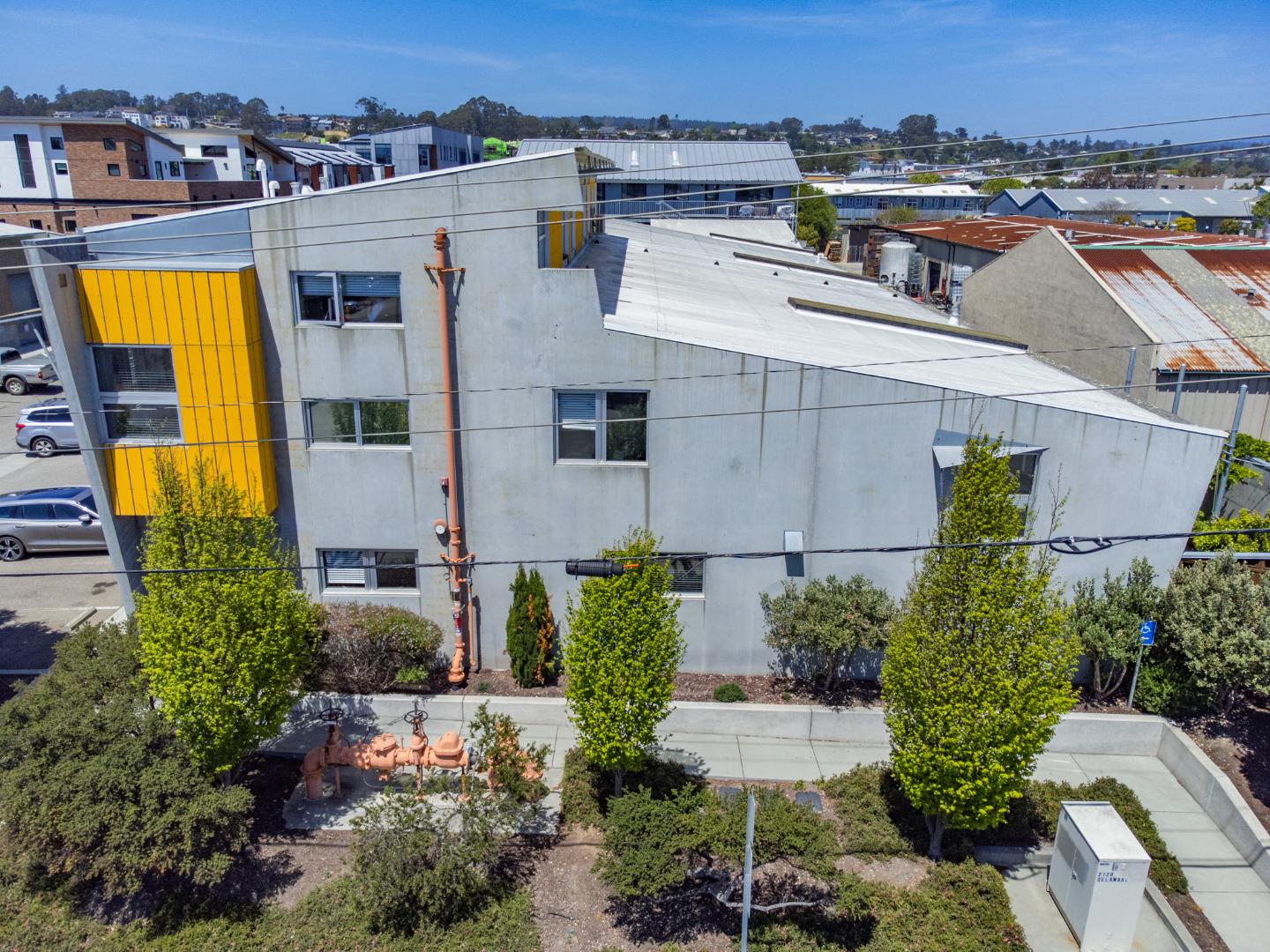 Detail Gallery Image 10 of 69 For 100 High Rd #100 AND 102,  Santa Cruz,  CA 95060 - 3 Beds | 3 Baths