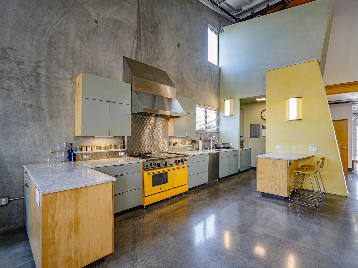 Detail Gallery Image 17 of 69 For 100 High Rd #100 AND 102,  Santa Cruz,  CA 95060 - 3 Beds | 3 Baths