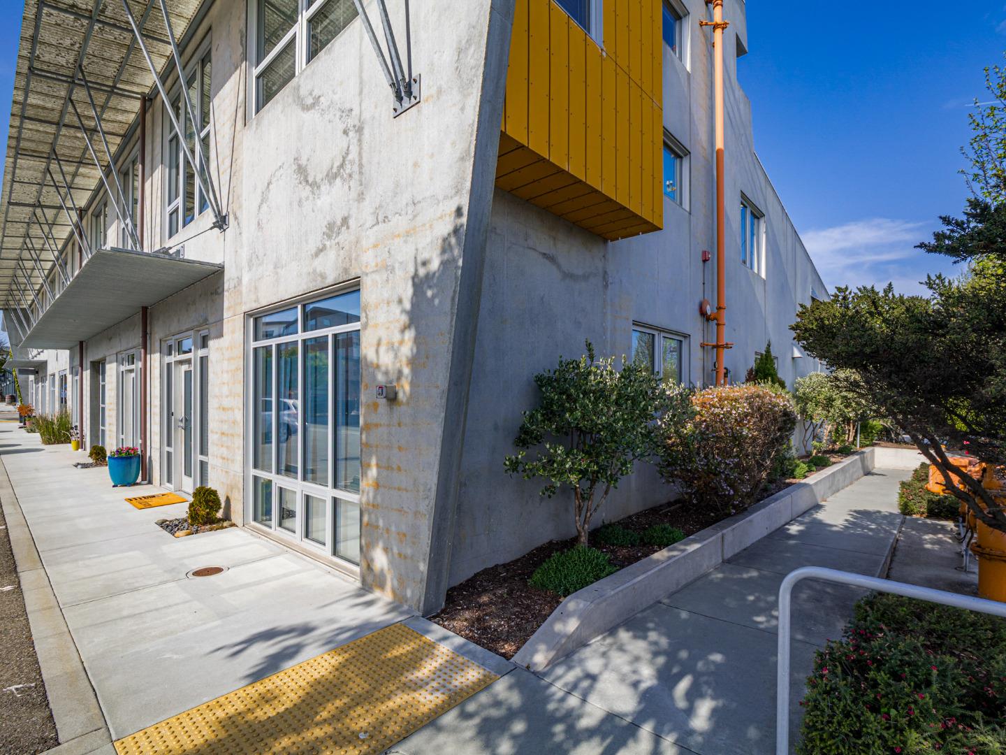 Detail Gallery Image 9 of 69 For 100 High Rd #100 AND 102,  Santa Cruz,  CA 95060 - 3 Beds | 3 Baths