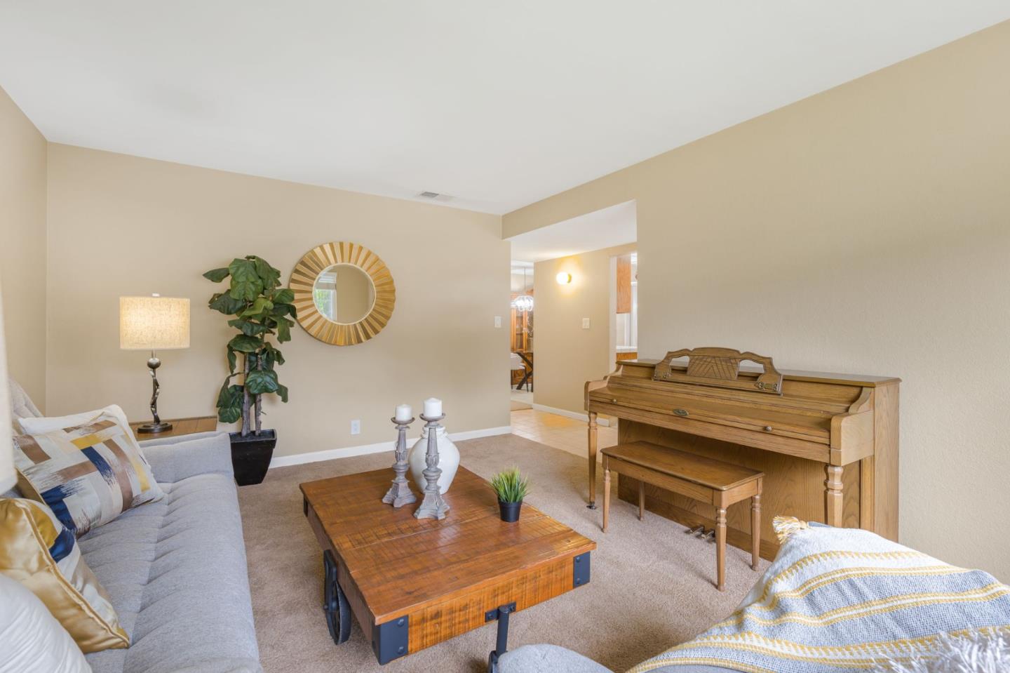 Detail Gallery Image 4 of 30 For 1321 Soto Ct, San Jose,  CA 95121 - 4 Beds | 2 Baths