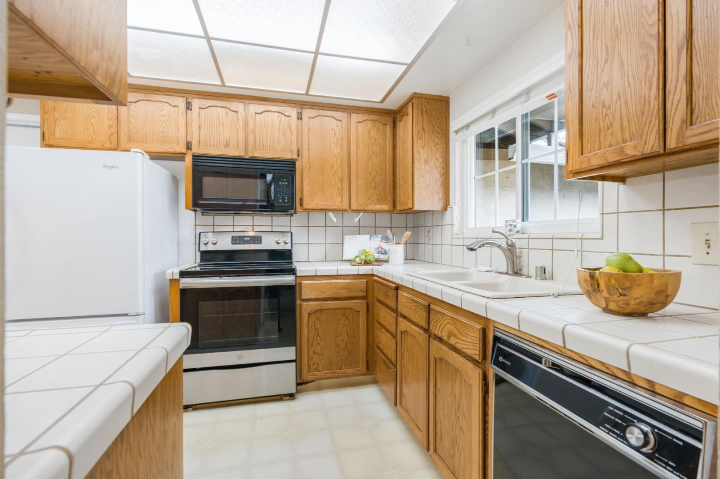 Detail Gallery Image 5 of 30 For 1321 Soto Ct, San Jose,  CA 95121 - 4 Beds | 2 Baths