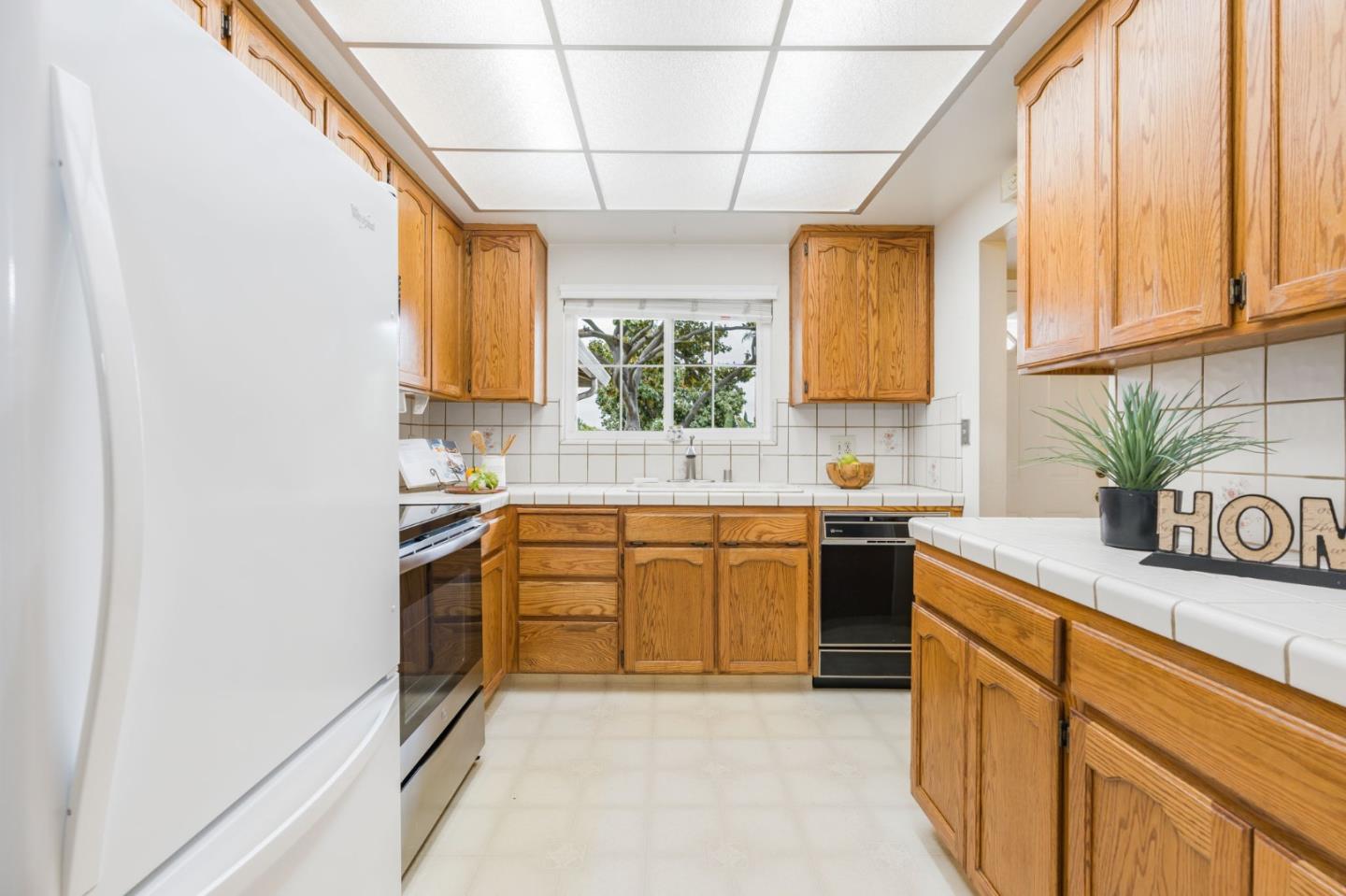 Detail Gallery Image 6 of 30 For 1321 Soto Ct, San Jose,  CA 95121 - 4 Beds | 2 Baths