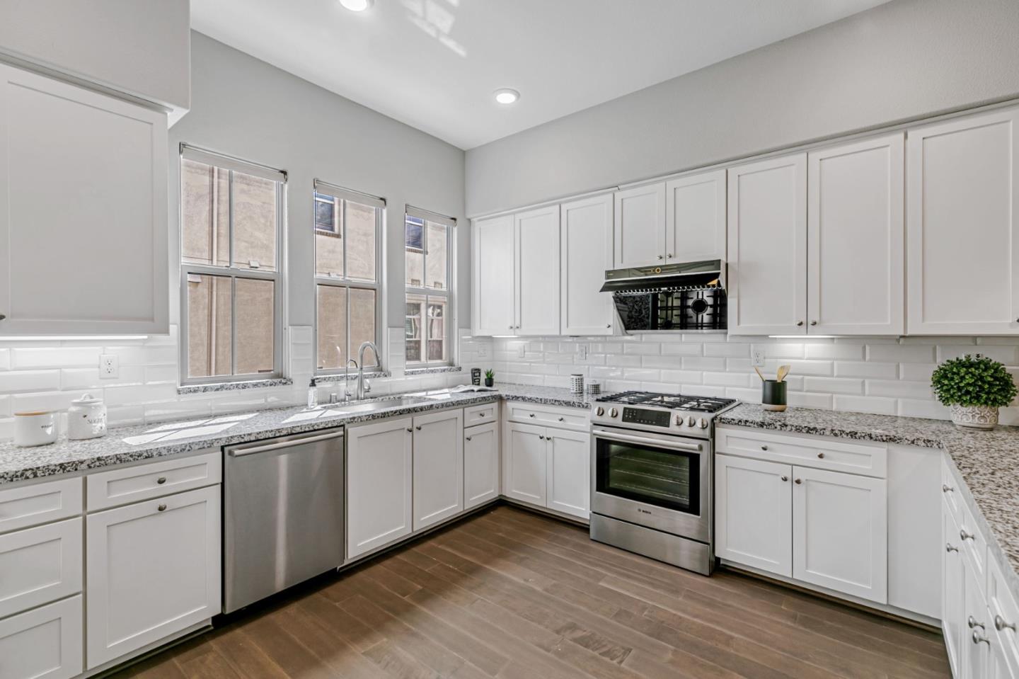 Detail Gallery Image 8 of 39 For 138 Saratoga Ave #7,  Santa Clara,  CA 95051 - 3 Beds | 2/1 Baths