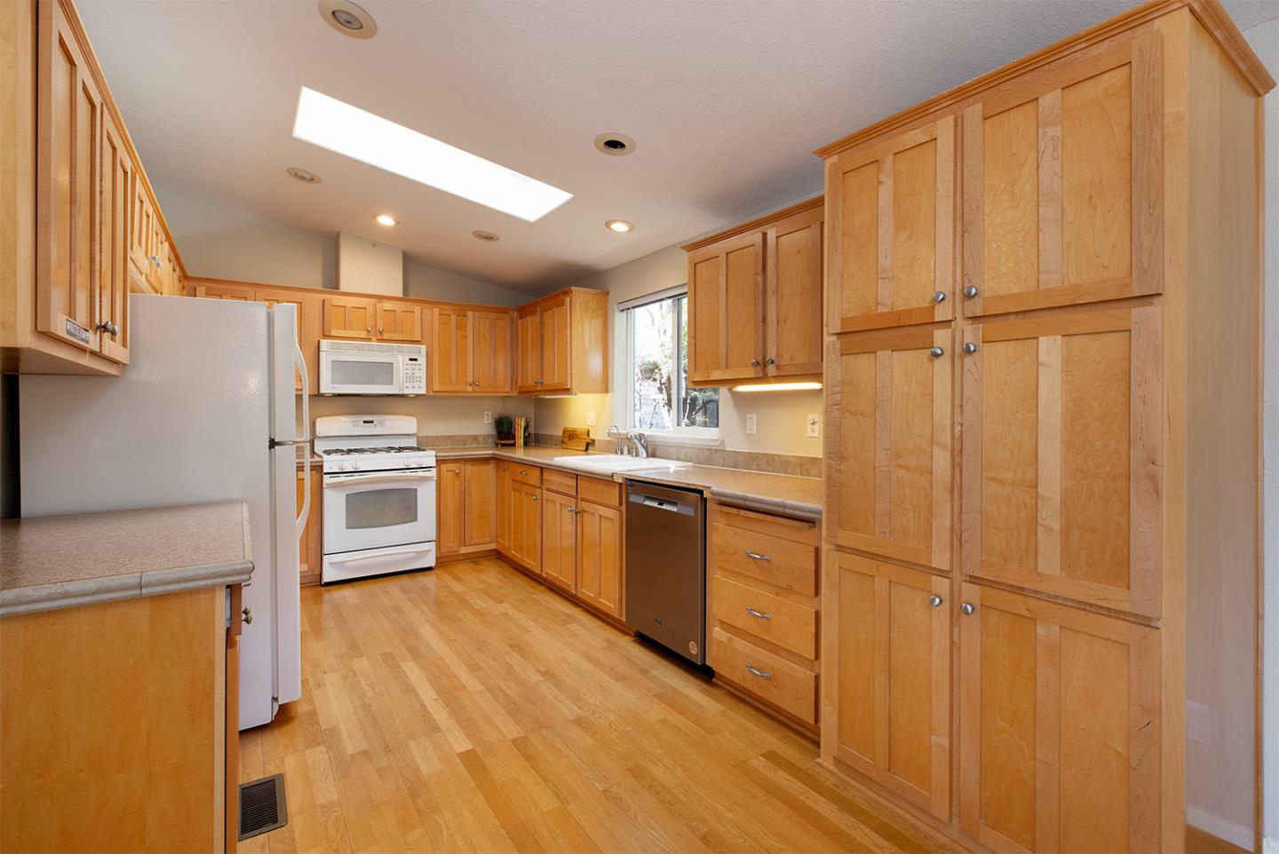 Detail Gallery Image 10 of 46 For 2395 Delaware Ave #179,  Santa Cruz,  CA 95060 - 3 Beds | 2 Baths