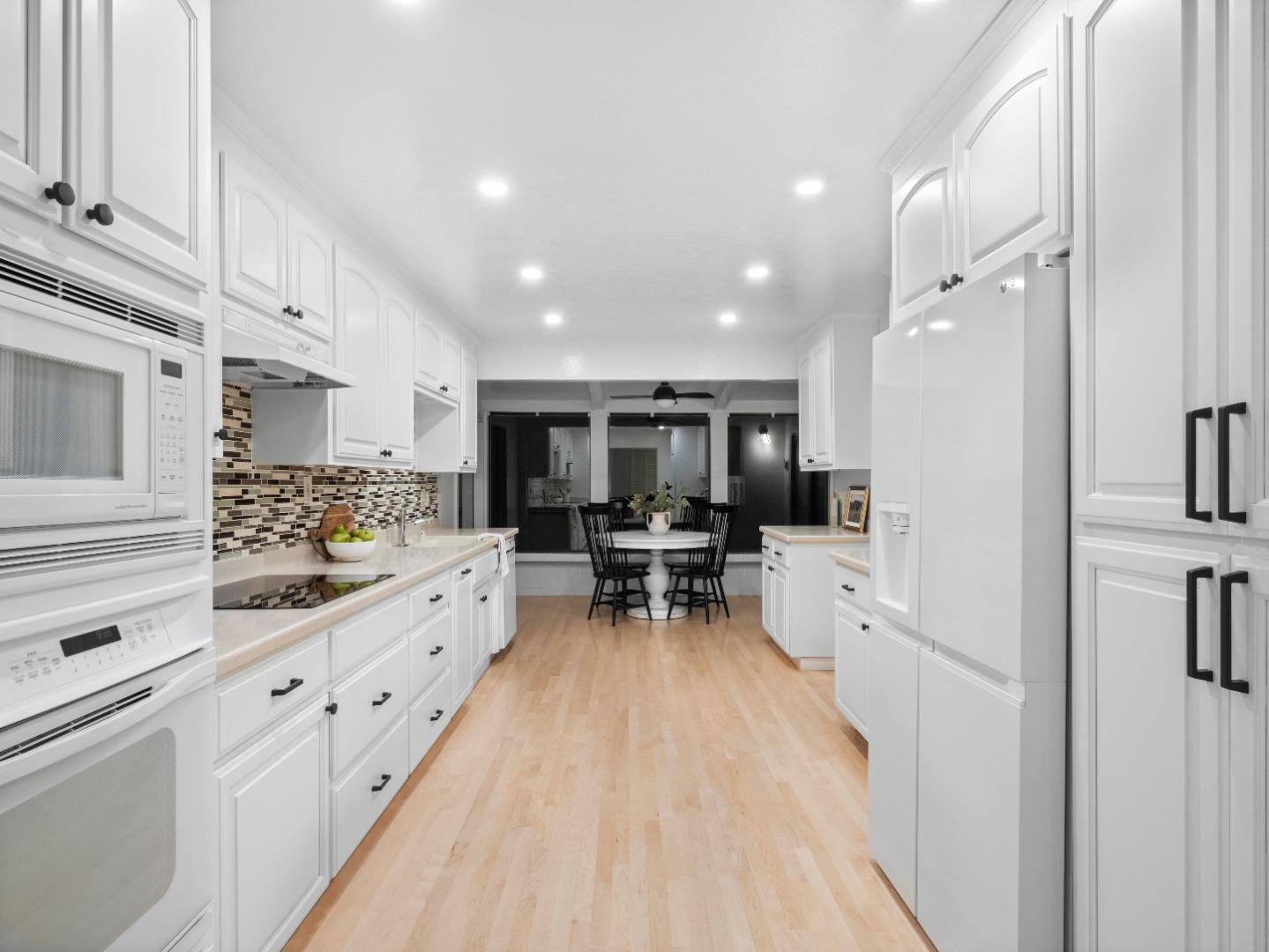 Detail Gallery Image 13 of 87 For 209 Calcita Dr, Santa Cruz,  CA 95060 - 4 Beds | 3/1 Baths