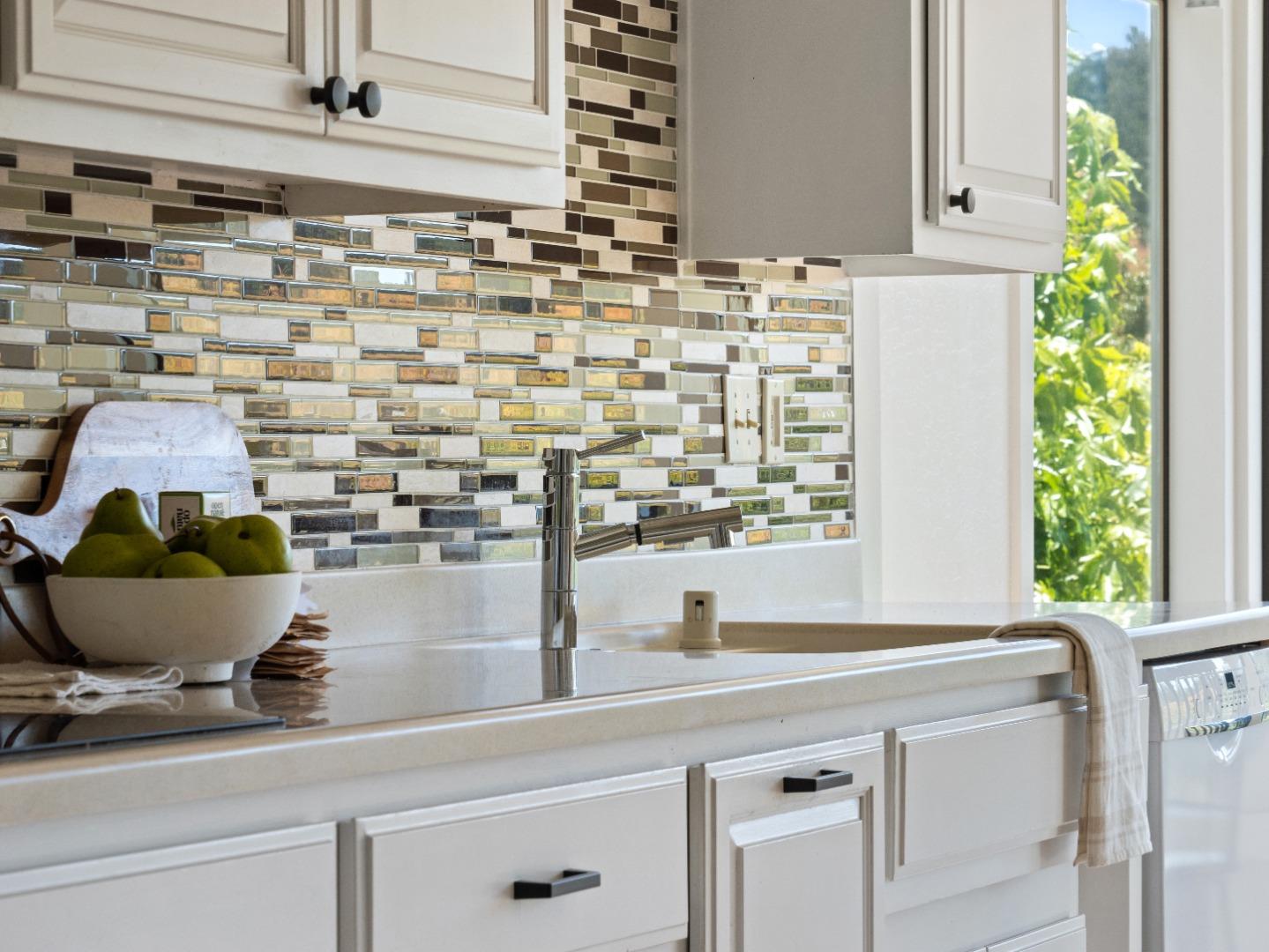 Detail Gallery Image 17 of 87 For 209 Calcita Dr, Santa Cruz,  CA 95060 - 4 Beds | 3/1 Baths
