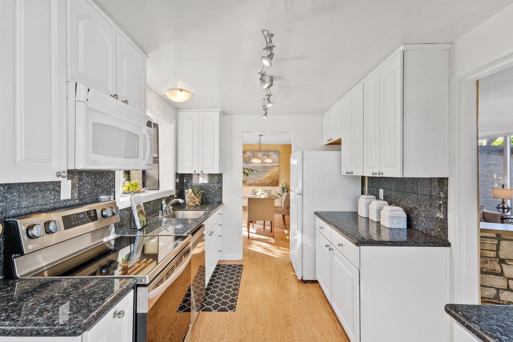 Detail Gallery Image 19 of 71 For 734 Seacliff Dr, Aptos,  CA 95003 - 3 Beds | 2 Baths
