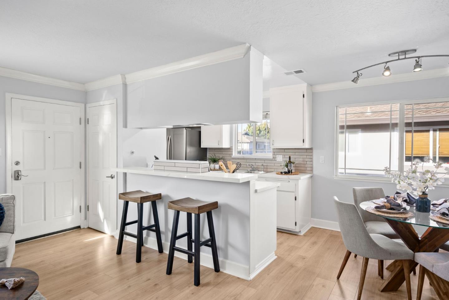 Detail Gallery Image 6 of 33 For 4759 Capay Dr #4,  San Jose,  CA 95118 - 2 Beds | 1 Baths