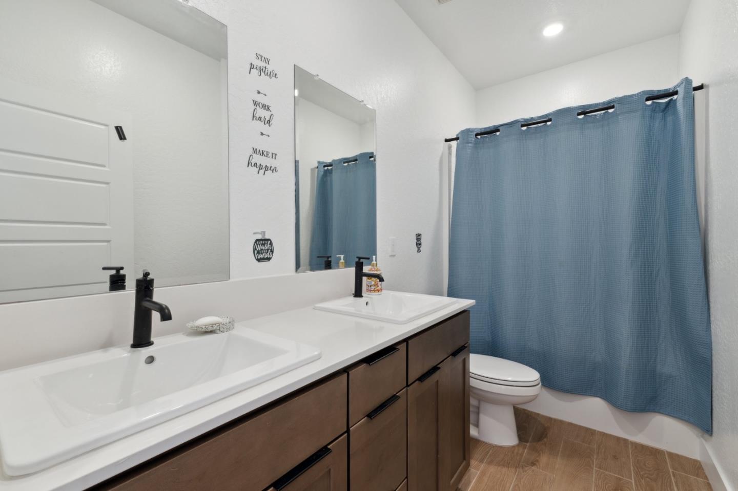 Detail Gallery Image 4 of 20 For 7218 East Brown Ave, Fresno,  CA 93737 - 5 Beds | 3 Baths