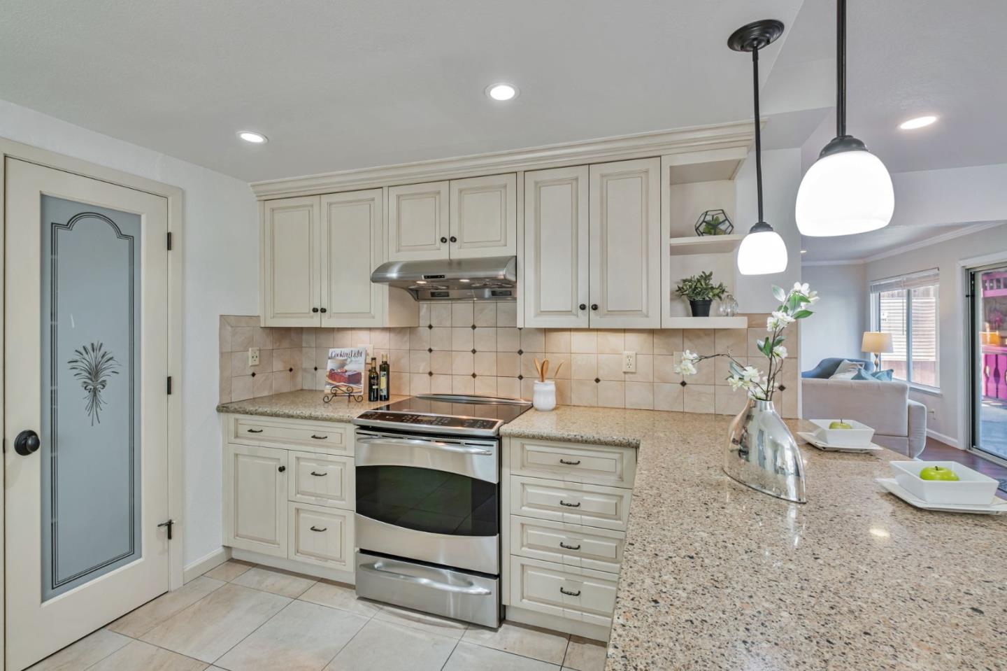 Detail Gallery Image 10 of 47 For 1647 Schooner Ct, Santa Cruz,  CA 95062 - 4 Beds | 2/1 Baths