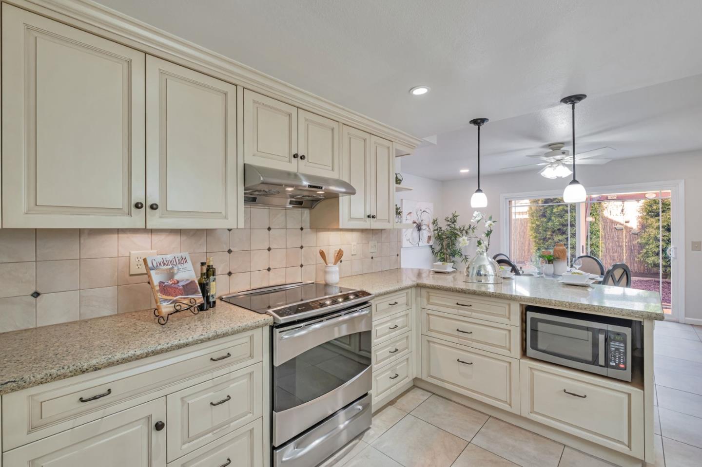 Detail Gallery Image 12 of 47 For 1647 Schooner Ct, Santa Cruz,  CA 95062 - 4 Beds | 2/1 Baths
