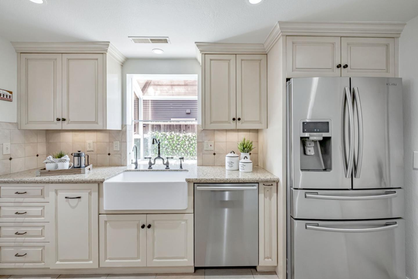 Detail Gallery Image 13 of 47 For 1647 Schooner Ct, Santa Cruz,  CA 95062 - 4 Beds | 2/1 Baths