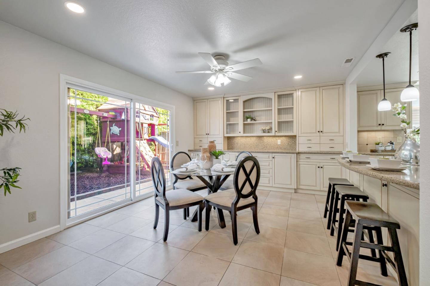Detail Gallery Image 15 of 47 For 1647 Schooner Ct, Santa Cruz,  CA 95062 - 4 Beds | 2/1 Baths