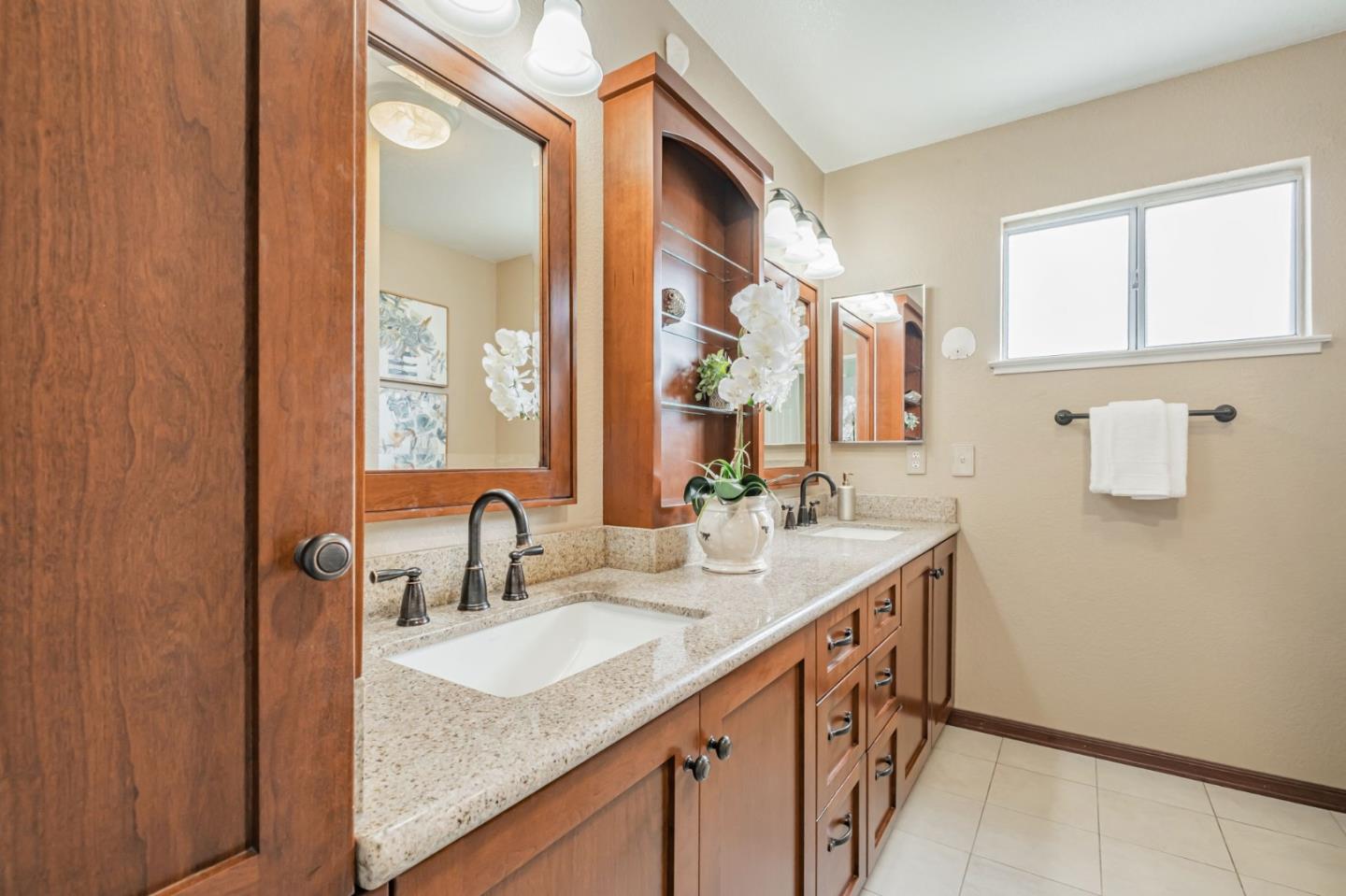 Detail Gallery Image 33 of 47 For 1647 Schooner Ct, Santa Cruz,  CA 95062 - 4 Beds | 2/1 Baths