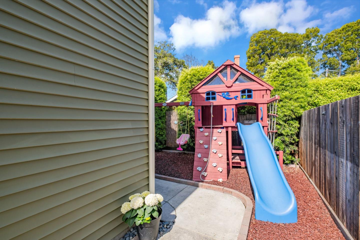Detail Gallery Image 40 of 47 For 1647 Schooner Ct, Santa Cruz,  CA 95062 - 4 Beds | 2/1 Baths