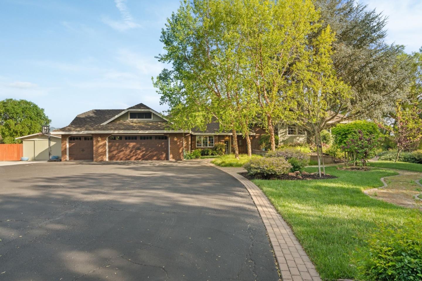 Detail Gallery Image 2 of 46 For 9900 Walter Welsher Ct, Gilroy,  CA 95020 - 4 Beds | 2/1 Baths