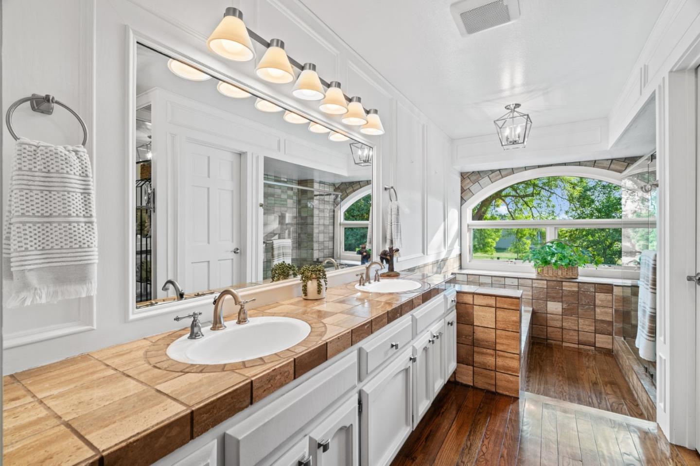 Detail Gallery Image 25 of 46 For 9900 Walter Welsher Ct, Gilroy,  CA 95020 - 4 Beds | 2/1 Baths
