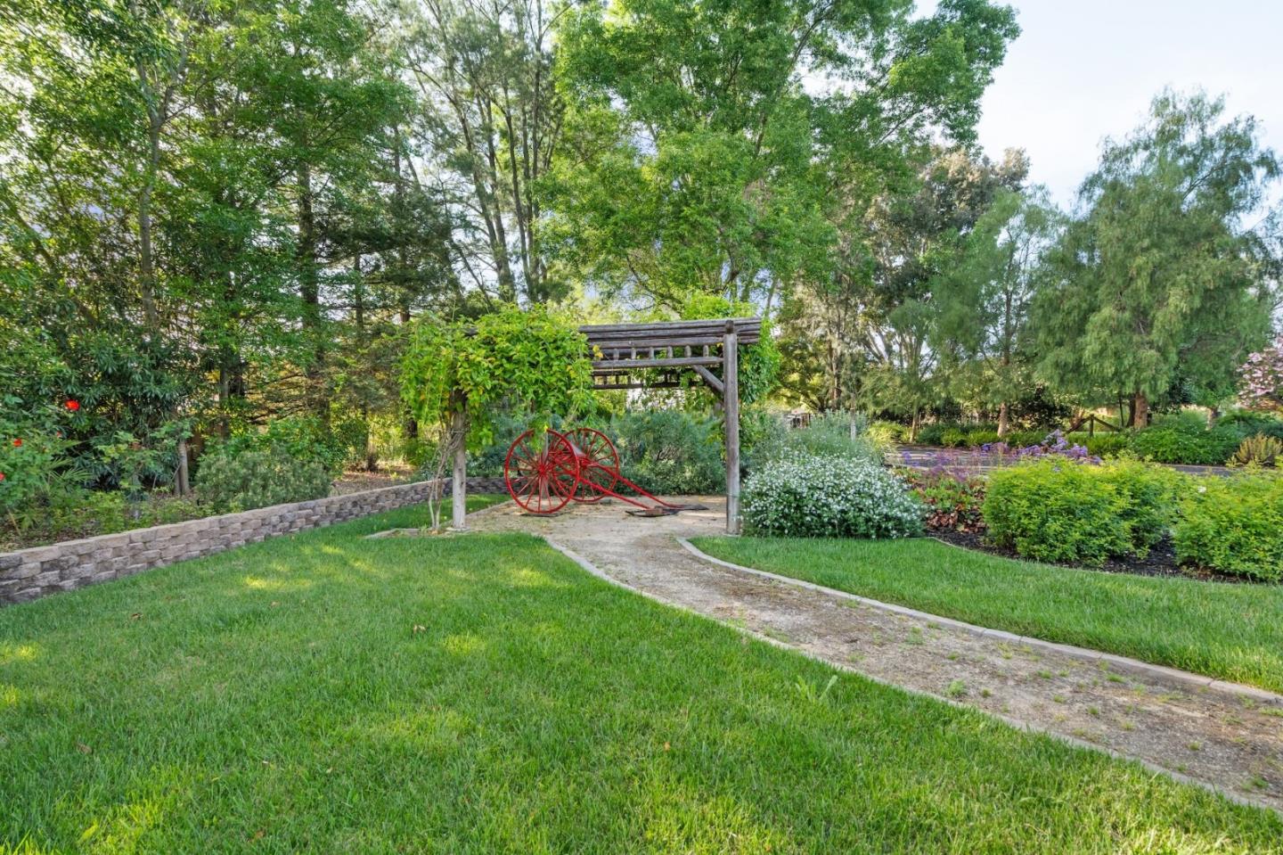 Detail Gallery Image 28 of 46 For 9900 Walter Welsher Ct, Gilroy,  CA 95020 - 4 Beds | 2/1 Baths