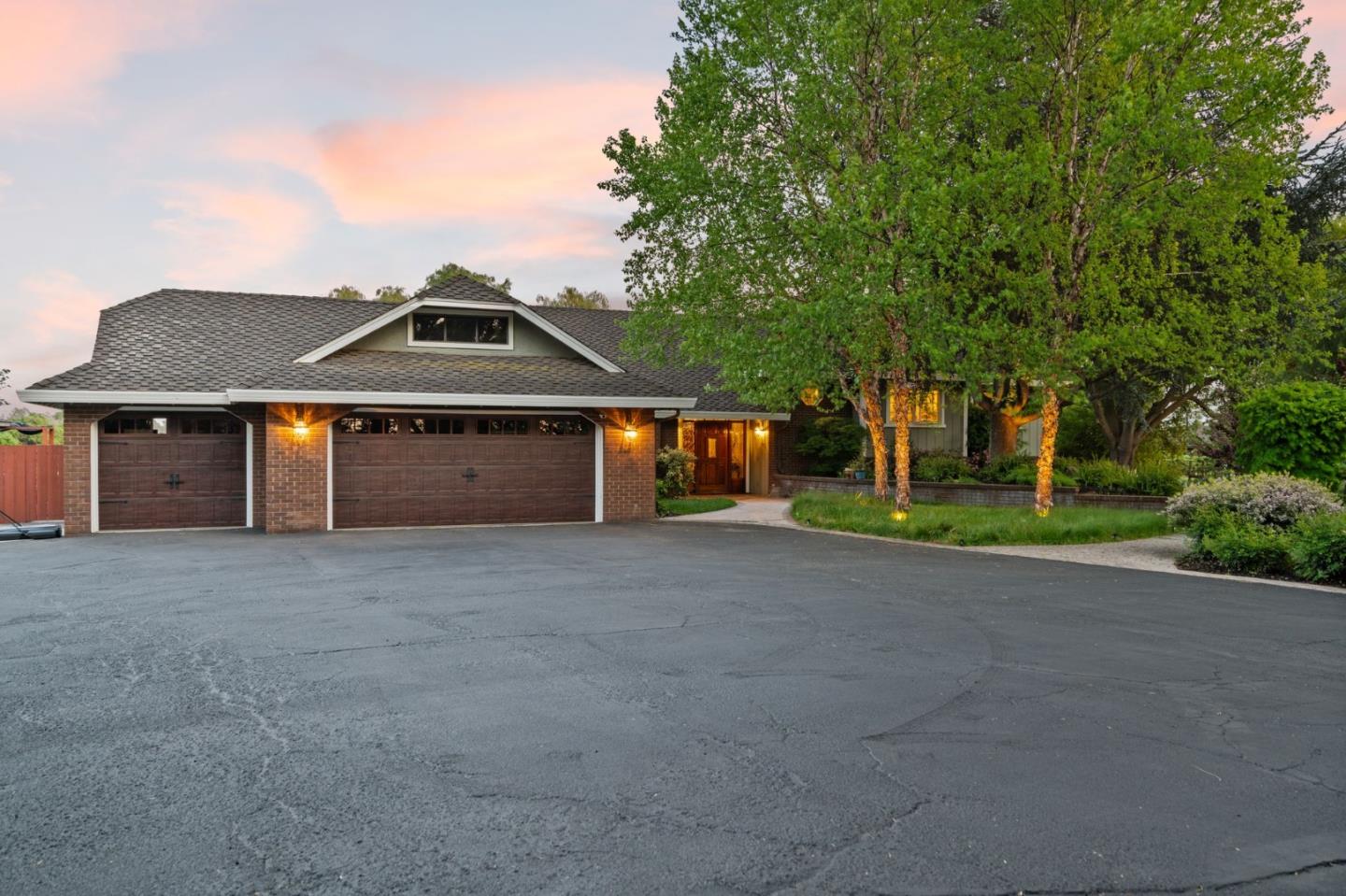 Detail Gallery Image 3 of 46 For 9900 Walter Welsher Ct, Gilroy,  CA 95020 - 4 Beds | 2/1 Baths