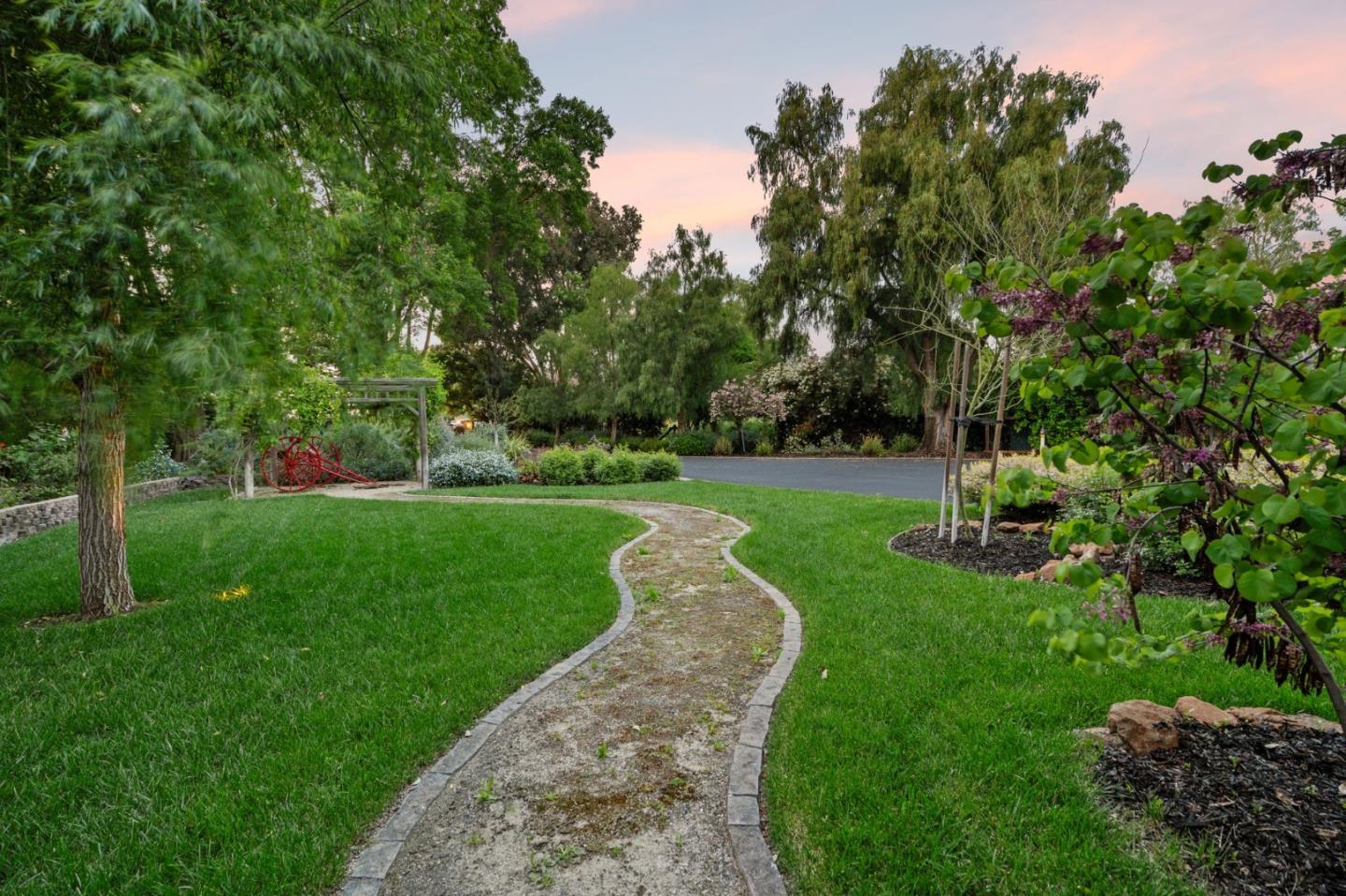 Detail Gallery Image 32 of 46 For 9900 Walter Welsher Ct, Gilroy,  CA 95020 - 4 Beds | 2/1 Baths