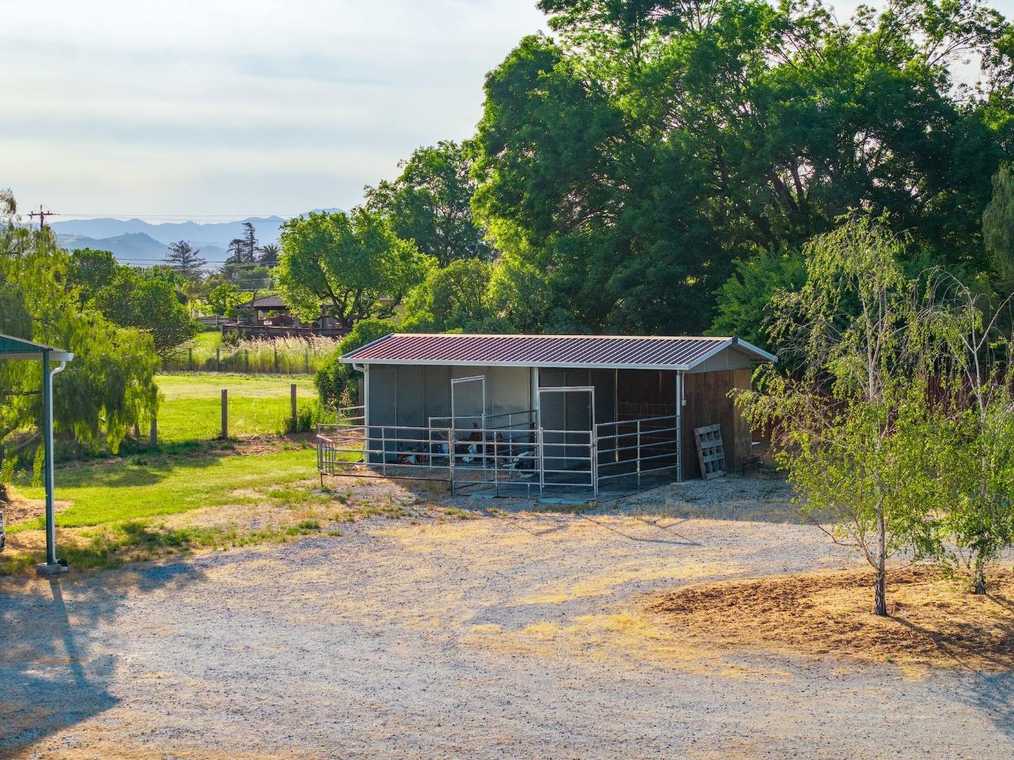 Detail Gallery Image 39 of 46 For 9900 Walter Welsher Ct, Gilroy,  CA 95020 - 4 Beds | 2/1 Baths