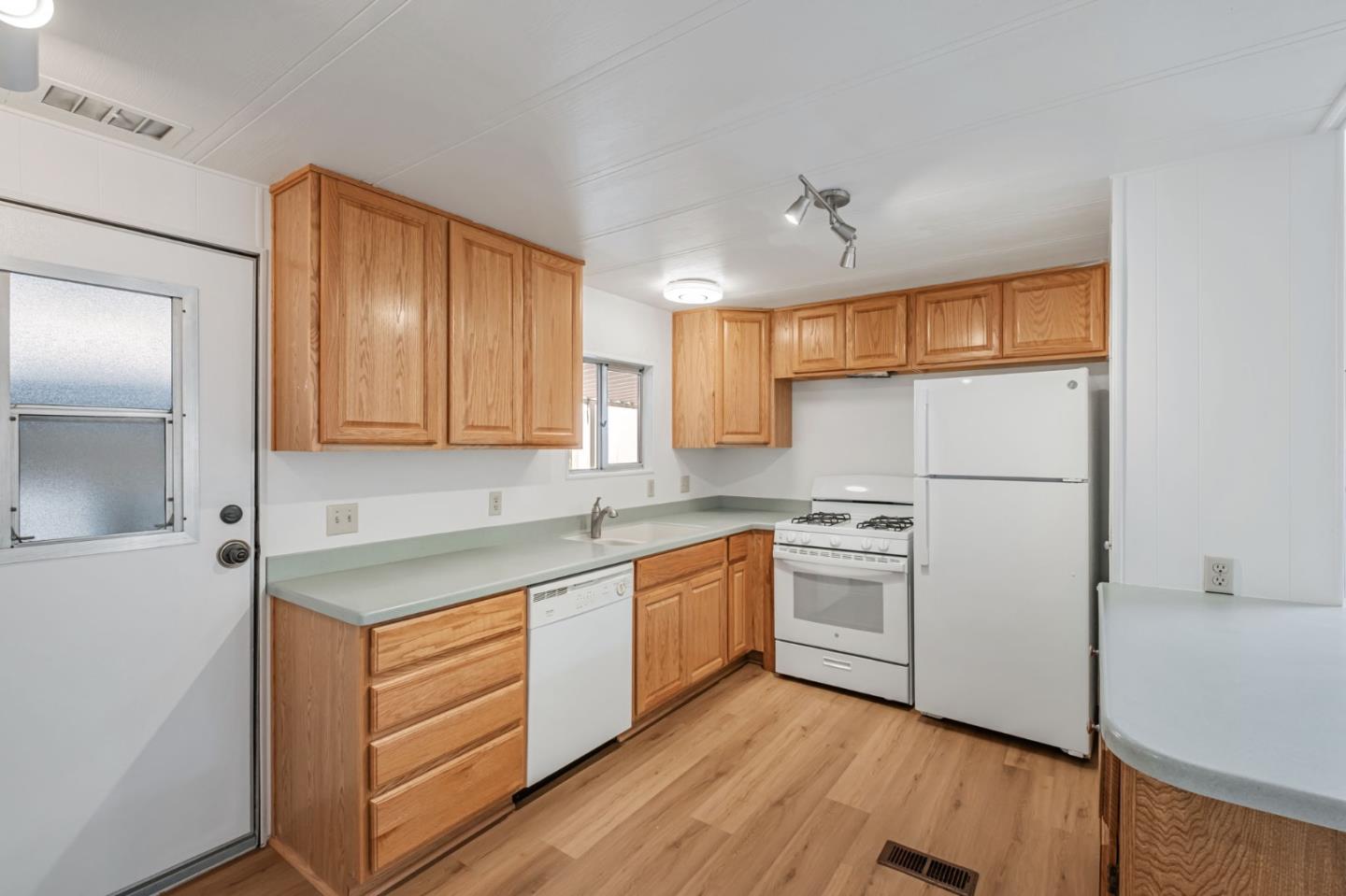 Detail Gallery Image 13 of 49 For 998 38th Ave #11,  Santa Cruz,  CA 95062 - 2 Beds | 2 Baths