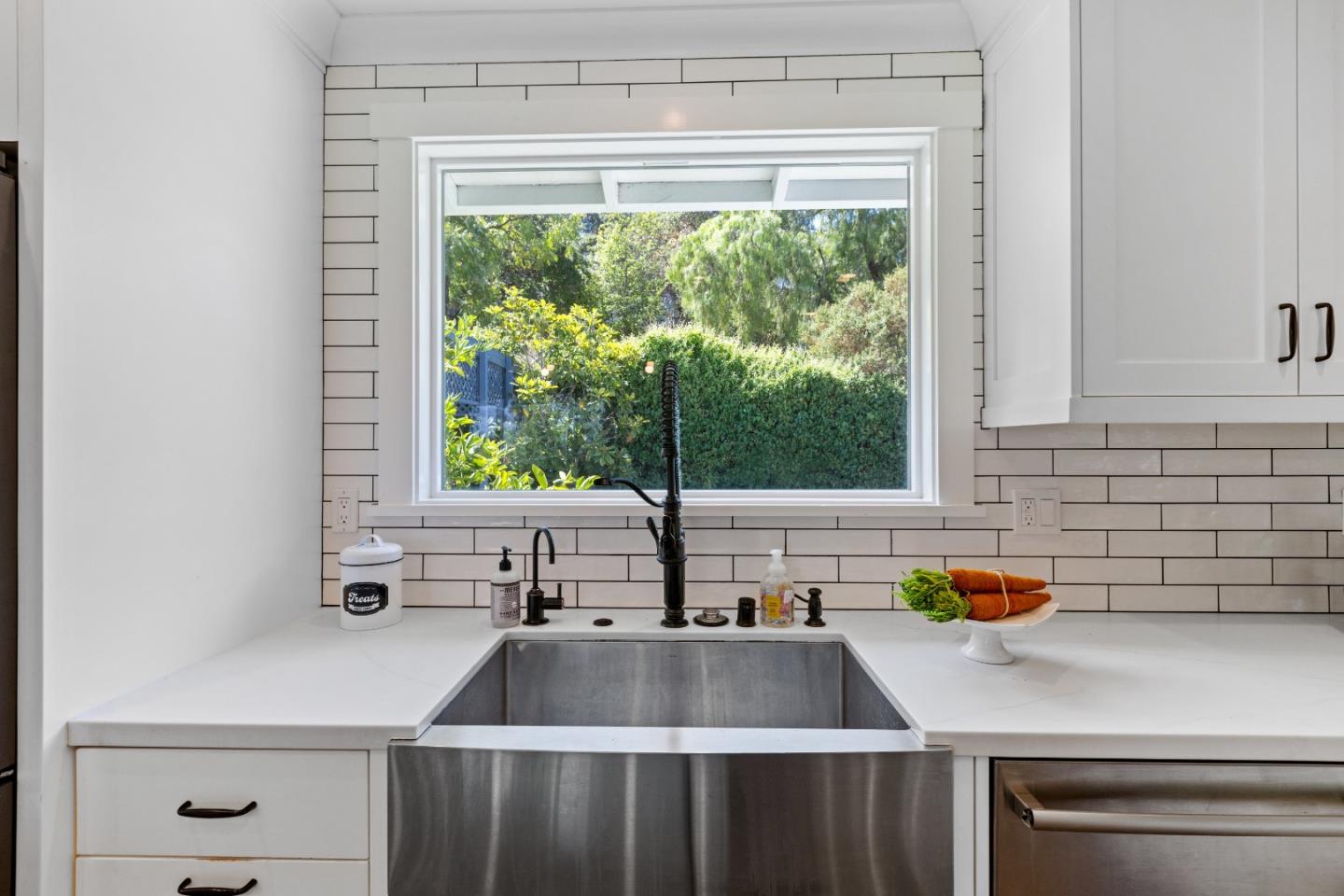 Detail Gallery Image 17 of 38 For 3729 Laurel Way, Redwood City,  CA 94062 - 4 Beds | 2 Baths