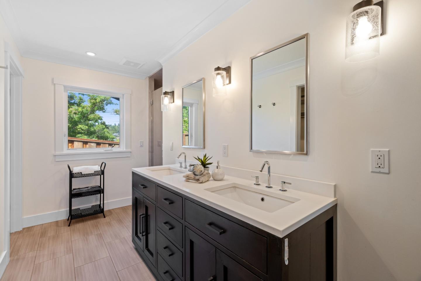 Detail Gallery Image 21 of 38 For 3729 Laurel Way, Redwood City,  CA 94062 - 4 Beds | 2 Baths