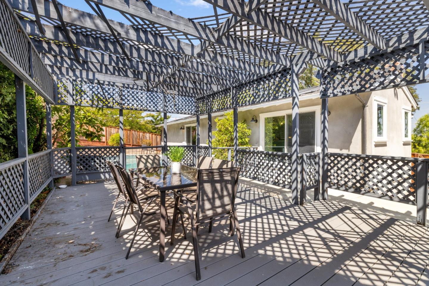 Detail Gallery Image 34 of 38 For 3729 Laurel Way, Redwood City,  CA 94062 - 4 Beds | 2 Baths