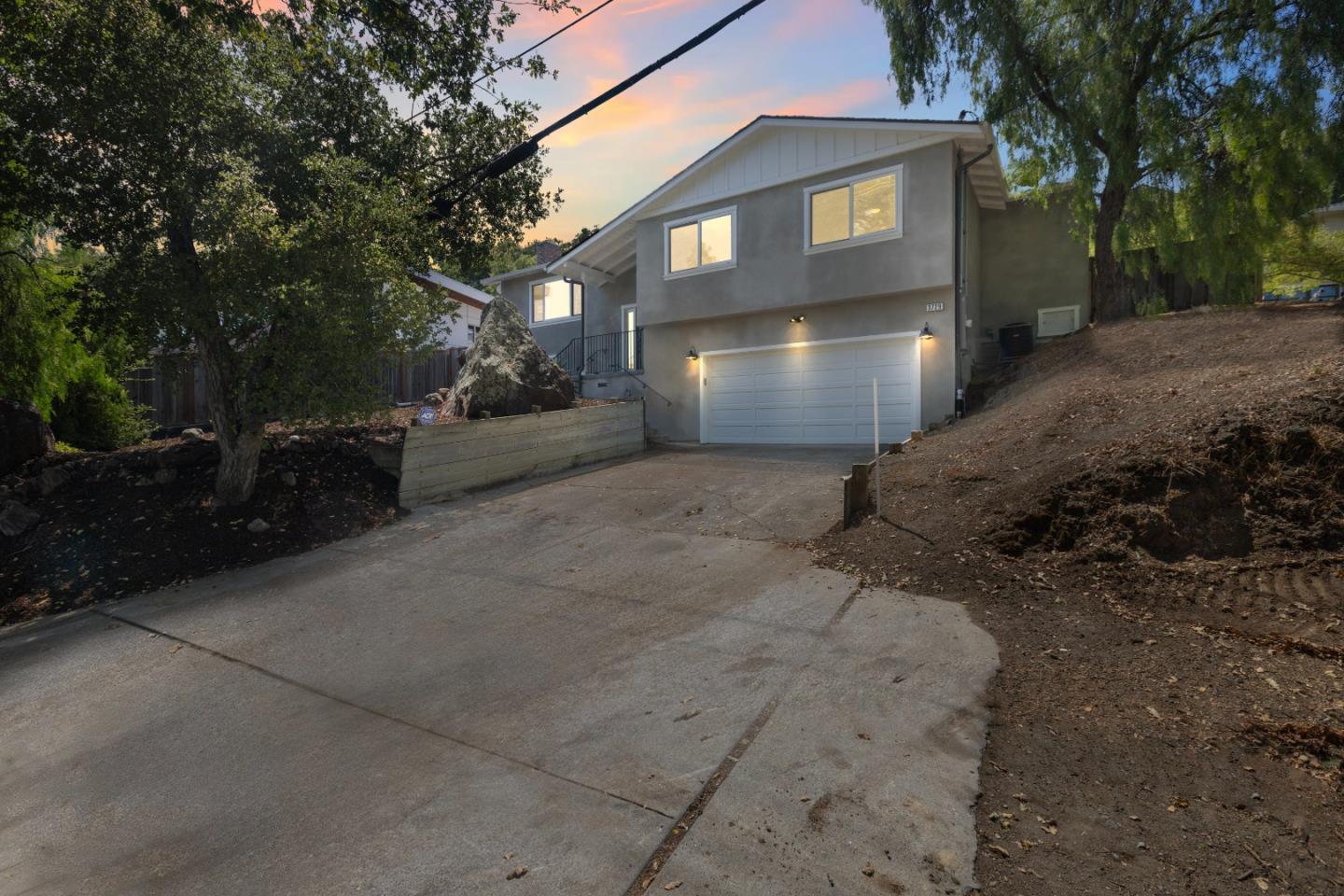 Detail Gallery Image 4 of 38 For 3729 Laurel Way, Redwood City,  CA 94062 - 4 Beds | 2 Baths