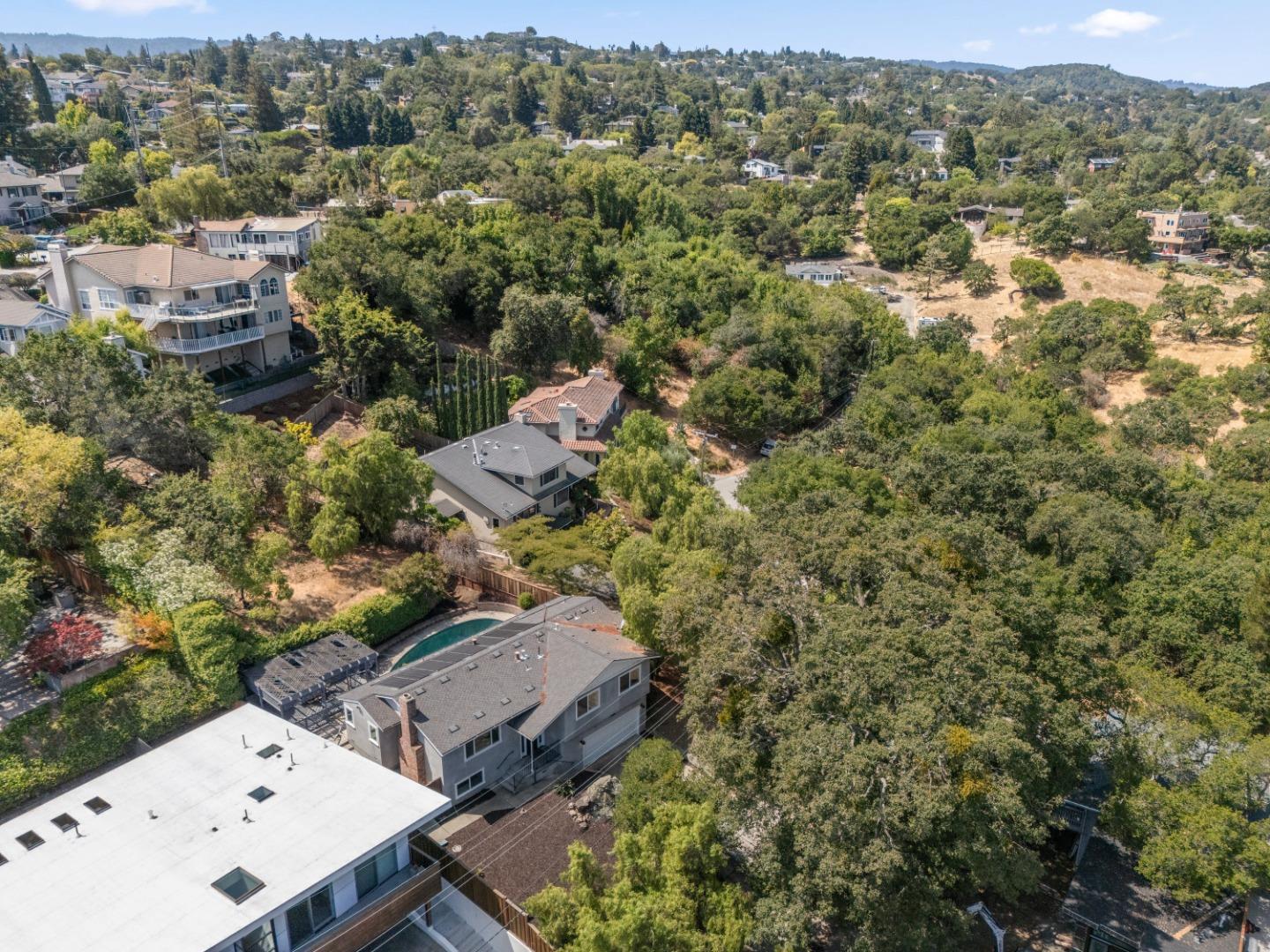 Detail Gallery Image 5 of 38 For 3729 Laurel Way, Redwood City,  CA 94062 - 4 Beds | 2 Baths