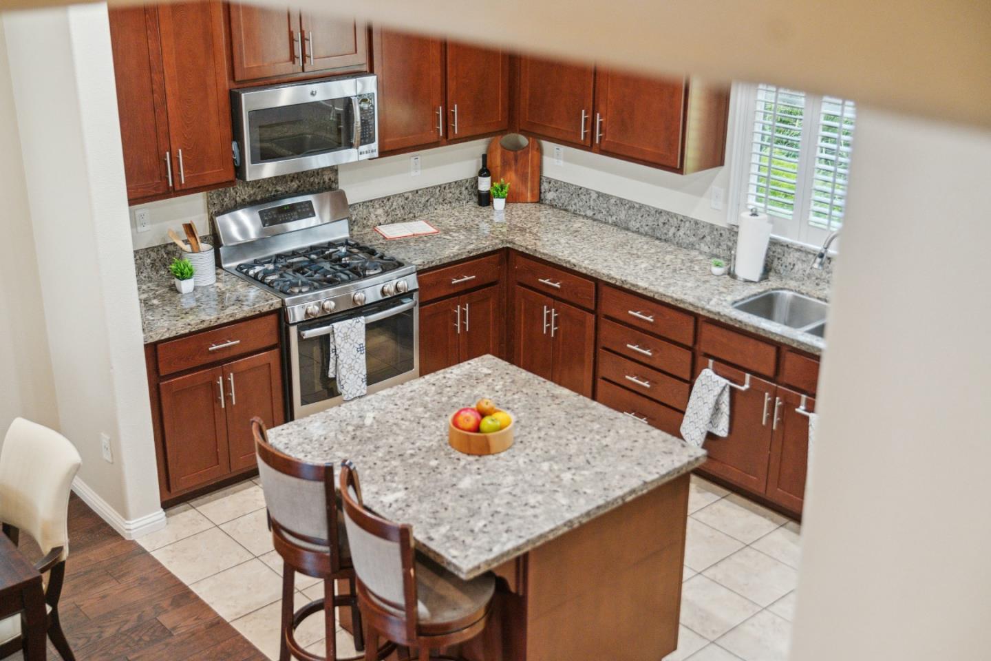 Detail Gallery Image 10 of 42 For 206 Gold Ct, Scotts Valley,  CA 95066 - 4 Beds | 3 Baths