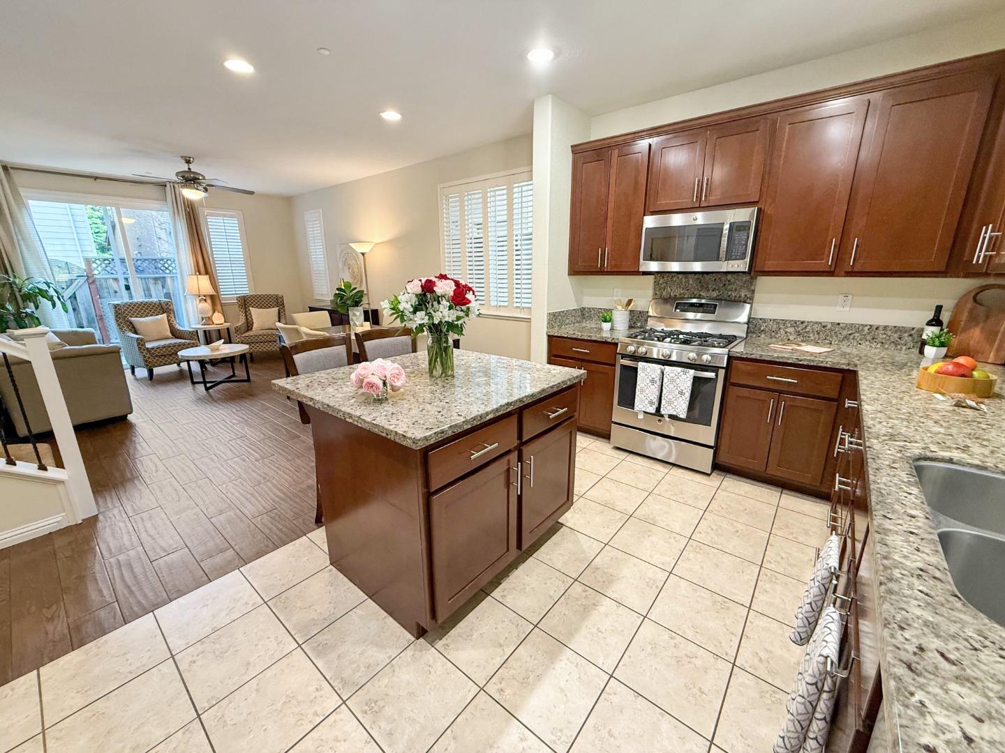 Detail Gallery Image 8 of 42 For 206 Gold Ct, Scotts Valley,  CA 95066 - 4 Beds | 3 Baths