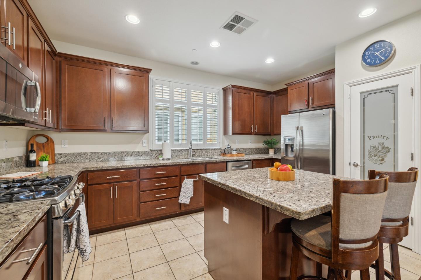 Detail Gallery Image 9 of 42 For 206 Gold Ct, Scotts Valley,  CA 95066 - 4 Beds | 3 Baths