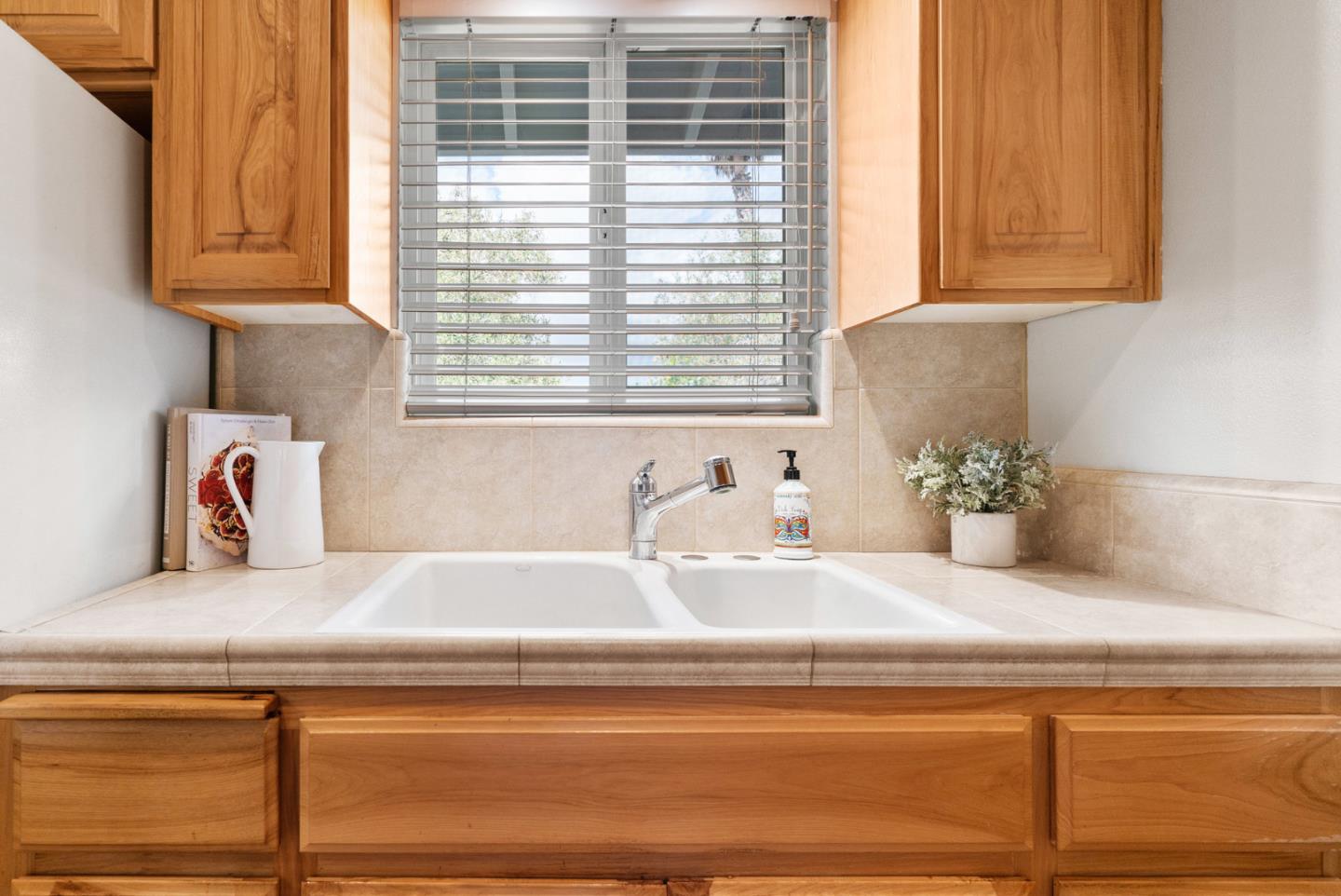 Detail Gallery Image 10 of 36 For 1863 Halterman Ave #C3,  Santa Cruz,  CA 95062 - 1 Beds | 1 Baths