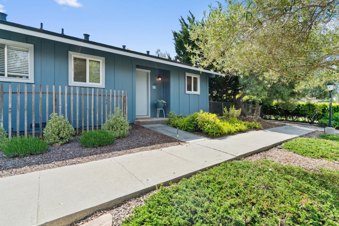 Detail Gallery Image 2 of 36 For 1863 Halterman Ave #C3,  Santa Cruz,  CA 95062 - 1 Beds | 1 Baths