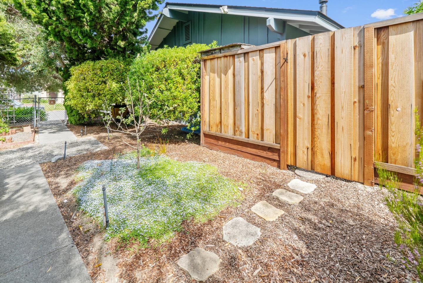 Detail Gallery Image 26 of 36 For 1863 Halterman Ave #C3,  Santa Cruz,  CA 95062 - 1 Beds | 1 Baths