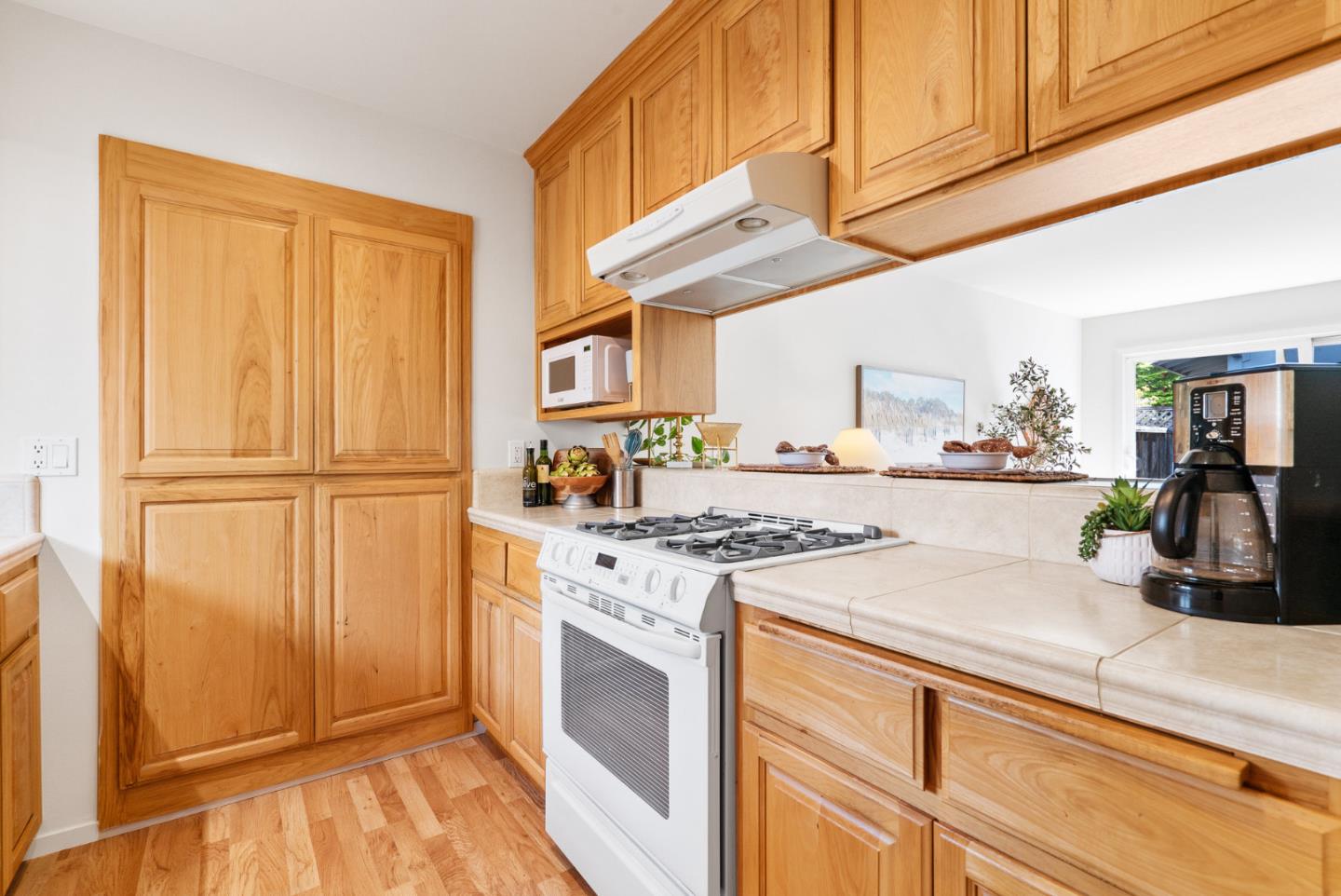 Detail Gallery Image 7 of 36 For 1863 Halterman Ave #C3,  Santa Cruz,  CA 95062 - 1 Beds | 1 Baths