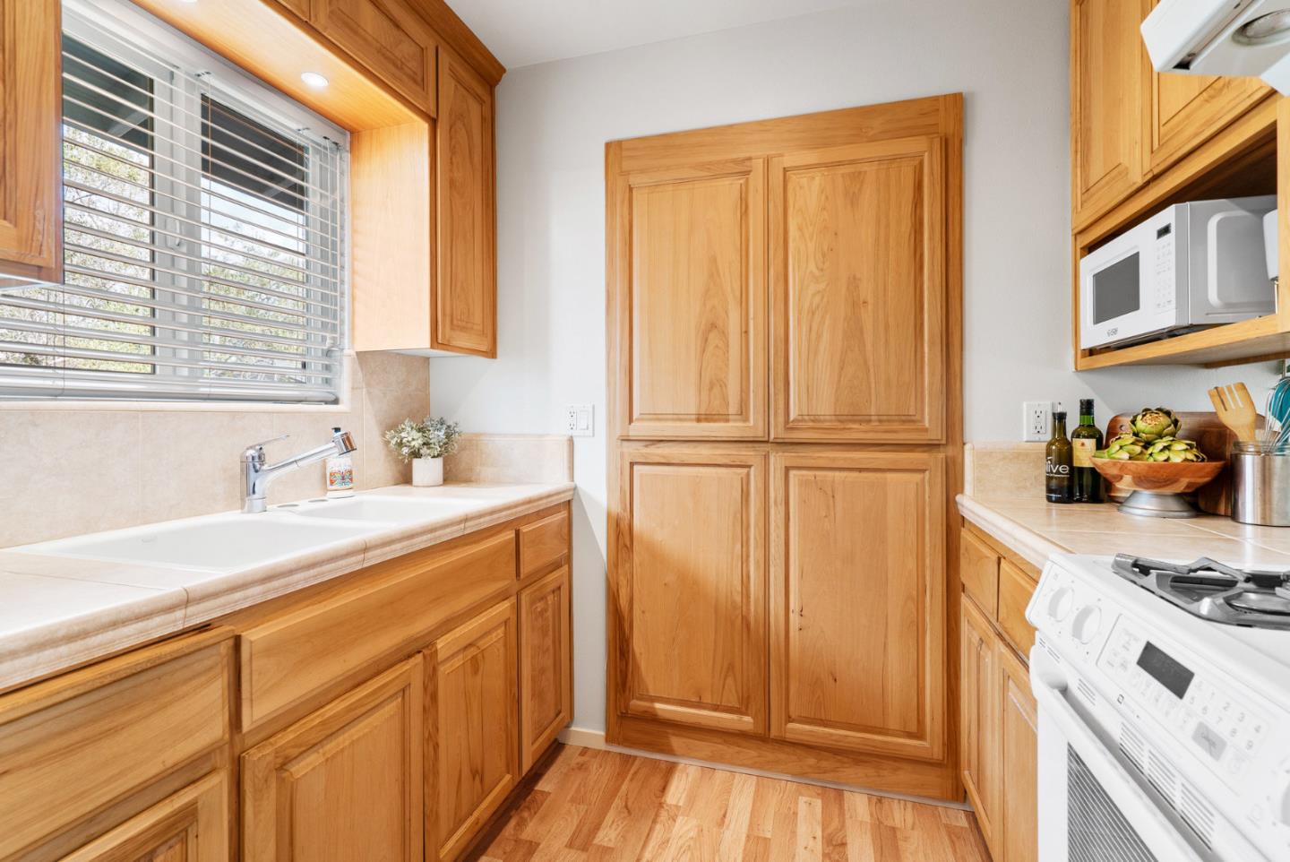 Detail Gallery Image 9 of 36 For 1863 Halterman Ave #C3,  Santa Cruz,  CA 95062 - 1 Beds | 1 Baths