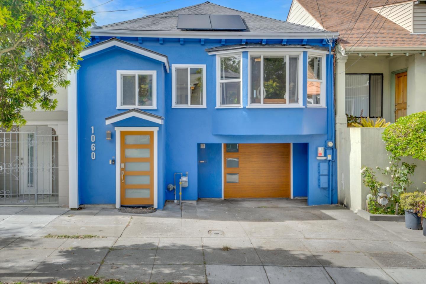 Detail Gallery Image 2 of 38 For 1060 Brunswick St, Daly City,  CA 94014 - 5 Beds | 3 Baths