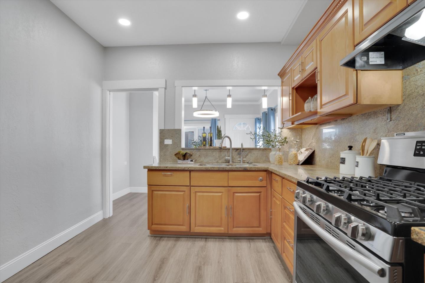 Detail Gallery Image 20 of 38 For 1060 Brunswick St, Daly City,  CA 94014 - 5 Beds | 3 Baths