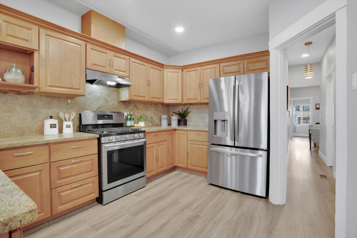 Detail Gallery Image 21 of 38 For 1060 Brunswick St, Daly City,  CA 94014 - 5 Beds | 3 Baths