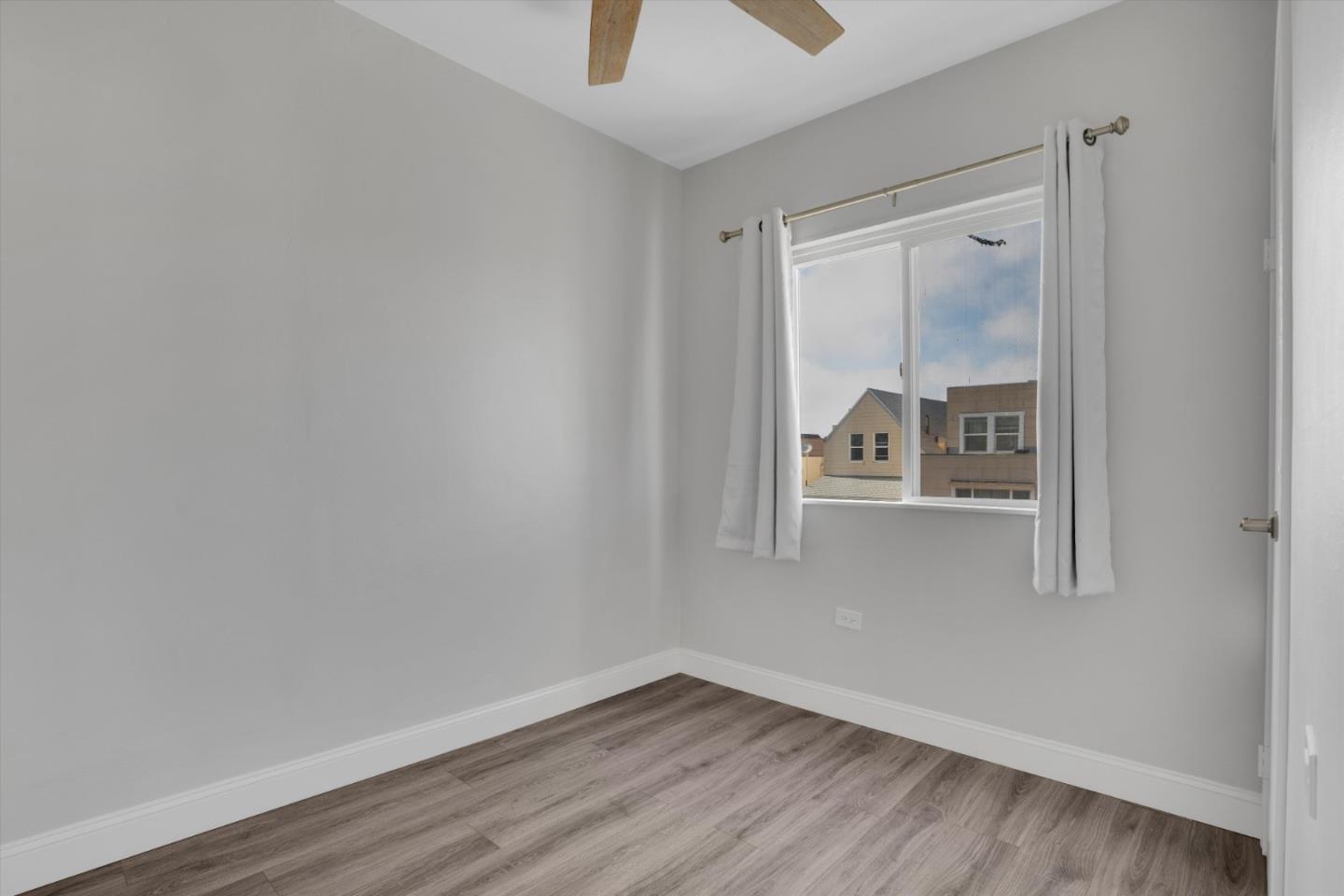 Detail Gallery Image 25 of 38 For 1060 Brunswick St, Daly City,  CA 94014 - 5 Beds | 3 Baths