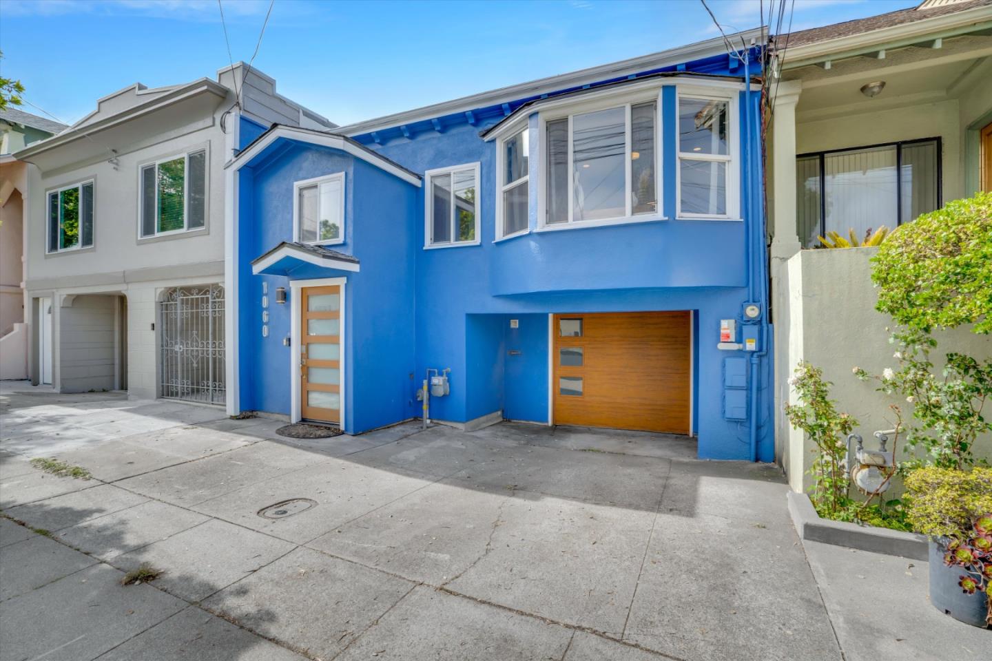 Detail Gallery Image 4 of 38 For 1060 Brunswick St, Daly City,  CA 94014 - 5 Beds | 3 Baths