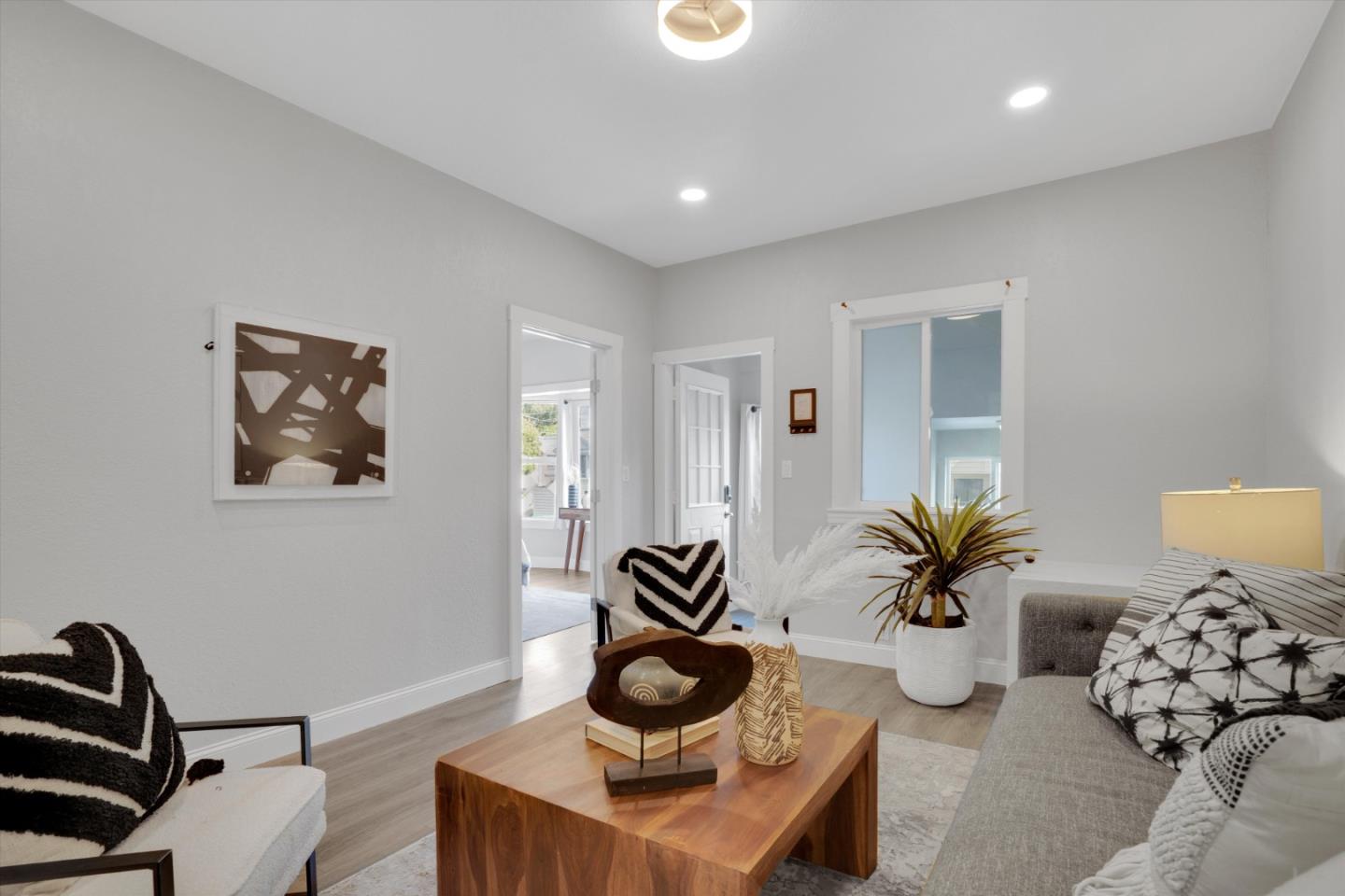 Detail Gallery Image 8 of 38 For 1060 Brunswick St, Daly City,  CA 94014 - 5 Beds | 3 Baths
