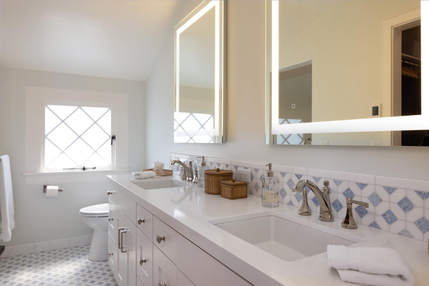 Detail Gallery Image 10 of 23 For 284 Central Ave, Pacific Grove,  CA 93950 - 3 Beds | 3/1 Baths