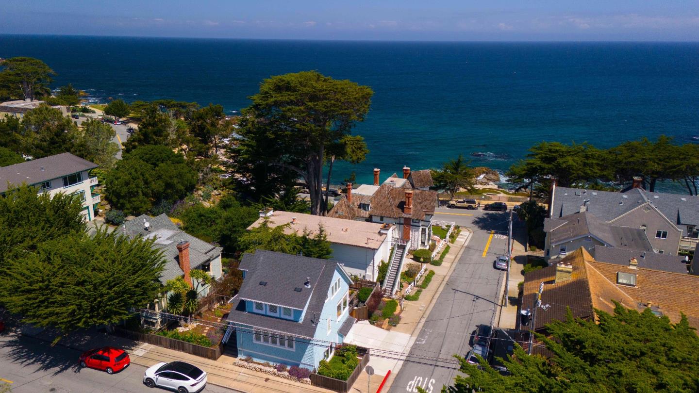 Detail Gallery Image 2 of 23 For 284 Central Ave, Pacific Grove,  CA 93950 - 3 Beds | 3/1 Baths